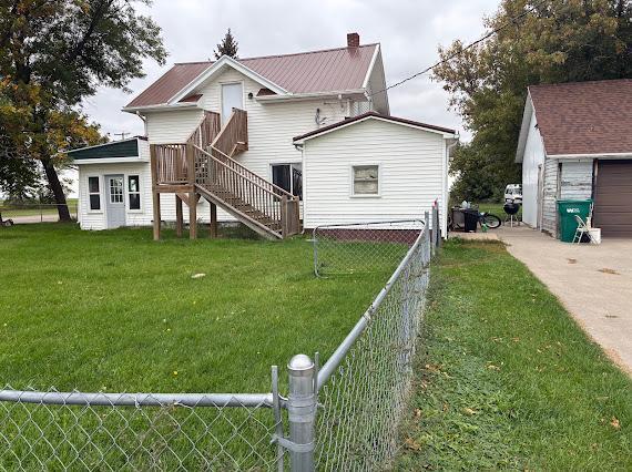 1900 single family home for sale at 25 16th Avenue N in Carrington, ND — 3 bed, 3 bath