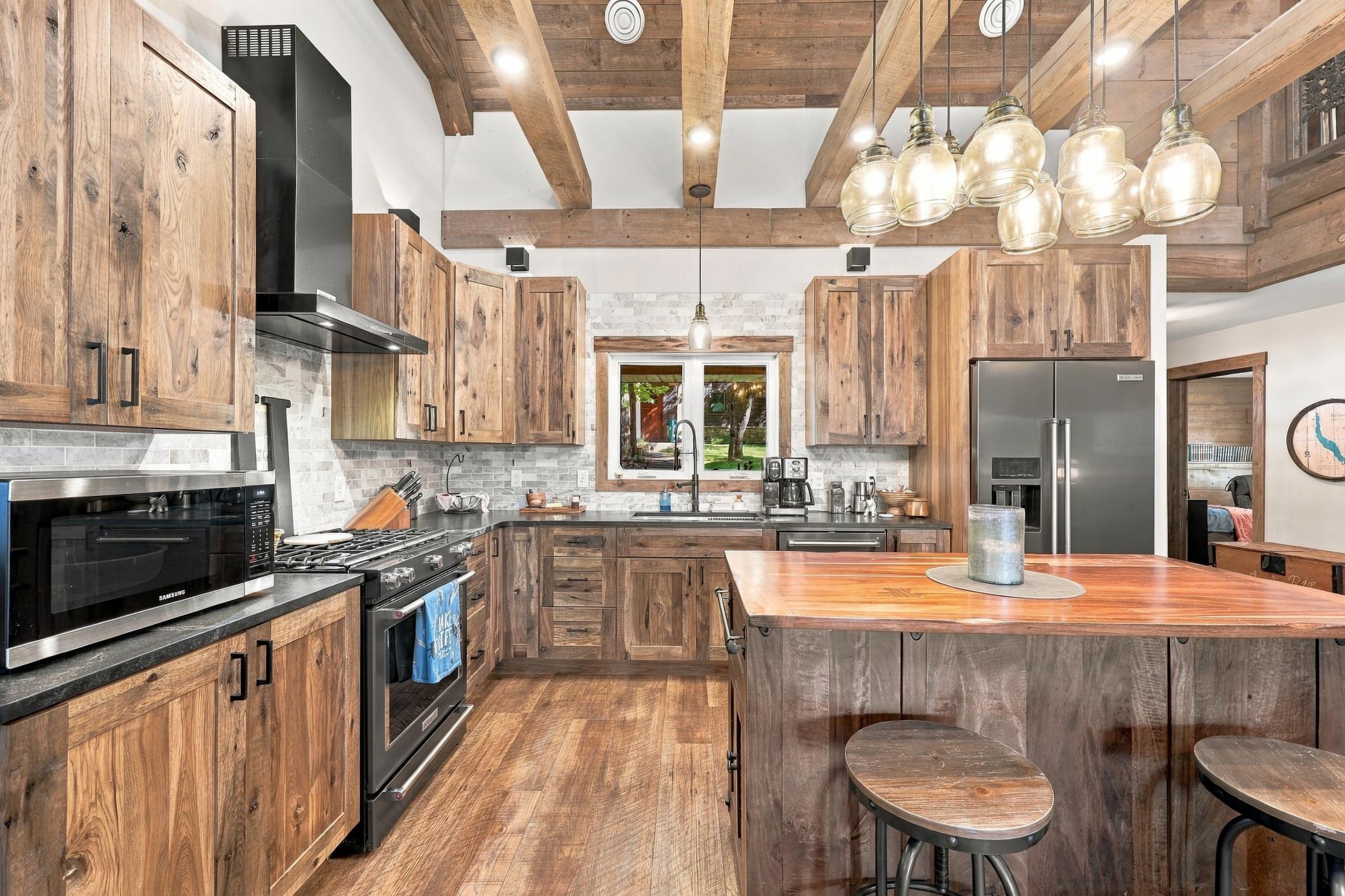 2021 single family home for sale at 21352 NE Pickerel Lake Road in Rochert, MN — 3 bed, 2 bath (photo 8 of 65)