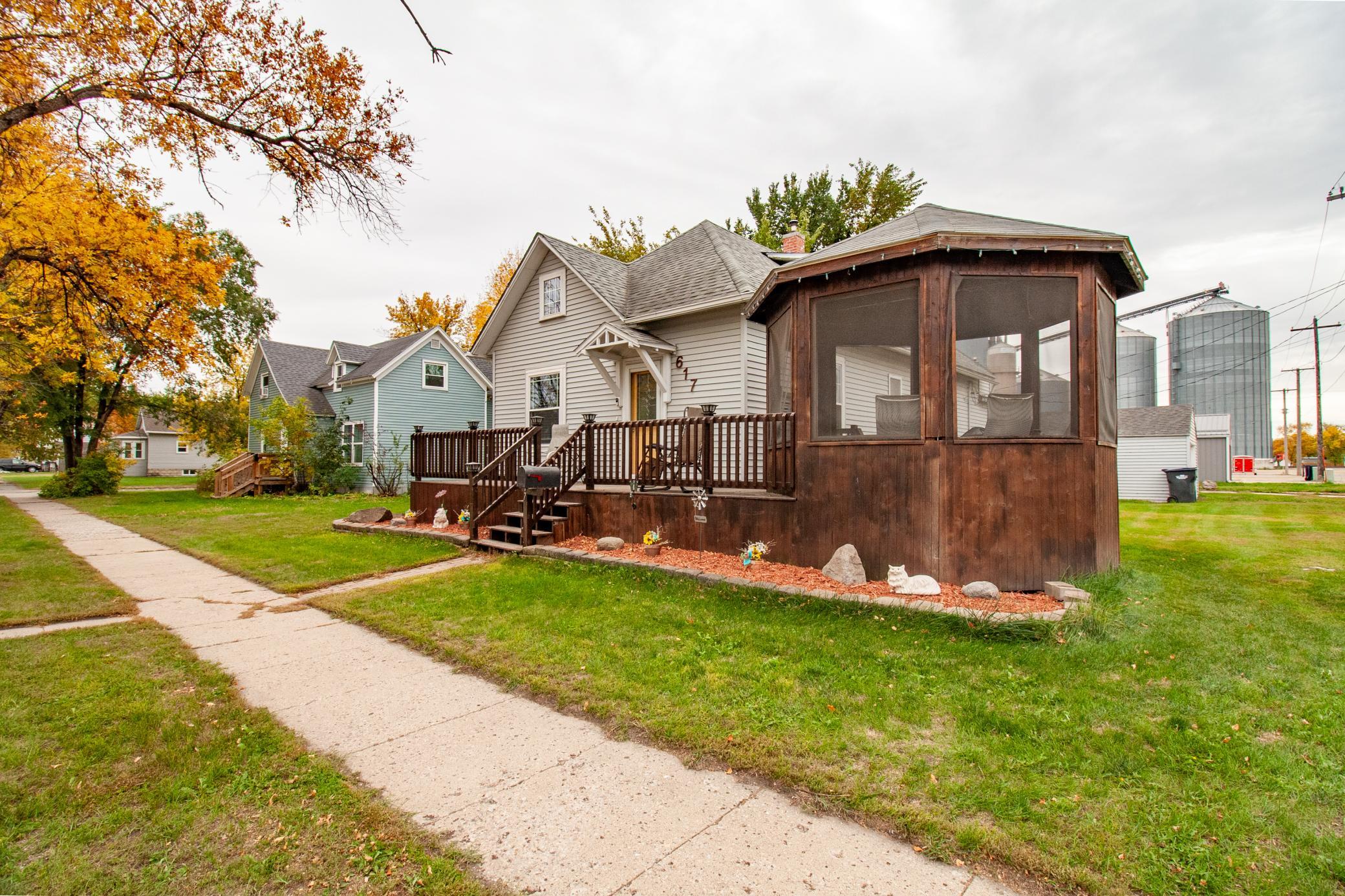 1925 single family home for sale at 617 Nebraska Avenue in Breckenridge, MN — 3 bed, 3 bath (photo 2 of 45)