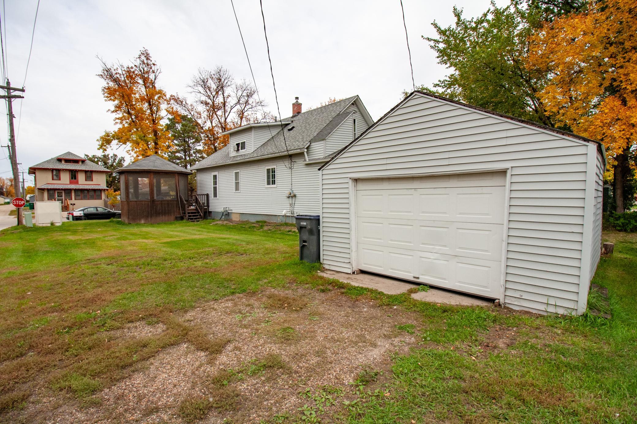 1925 single family home for sale at 617 Nebraska Avenue in Breckenridge, MN — 3 bed, 3 bath (photo 3 of 45)