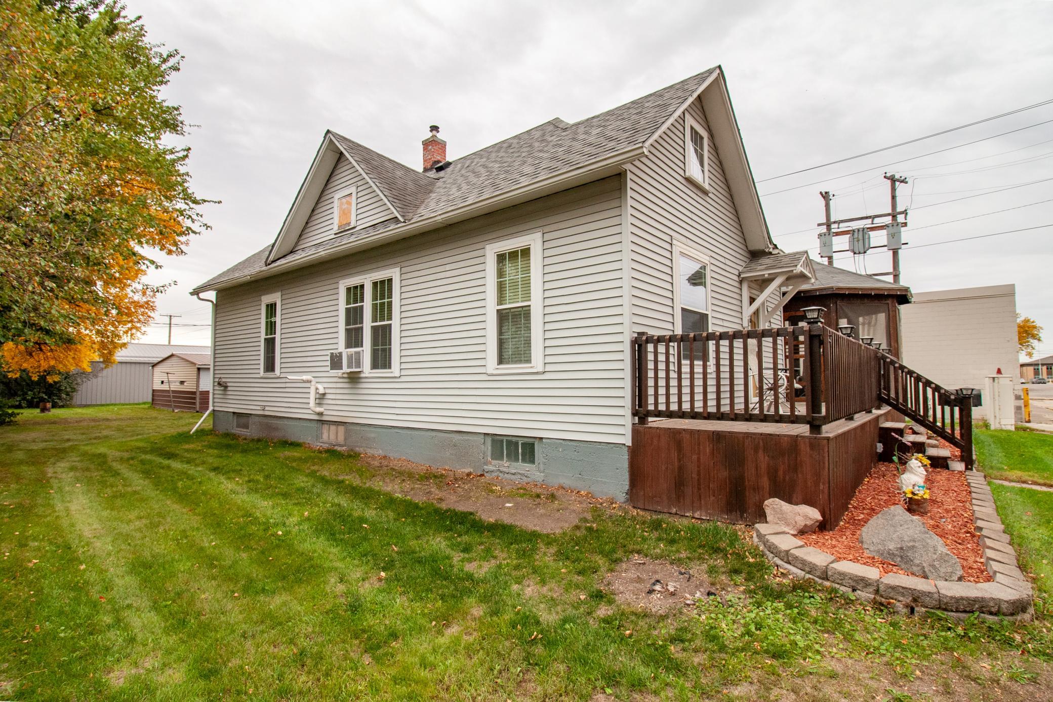 1925 single family home for sale at 617 Nebraska Avenue in Breckenridge, MN — 3 bed, 3 bath (photo 5 of 45)