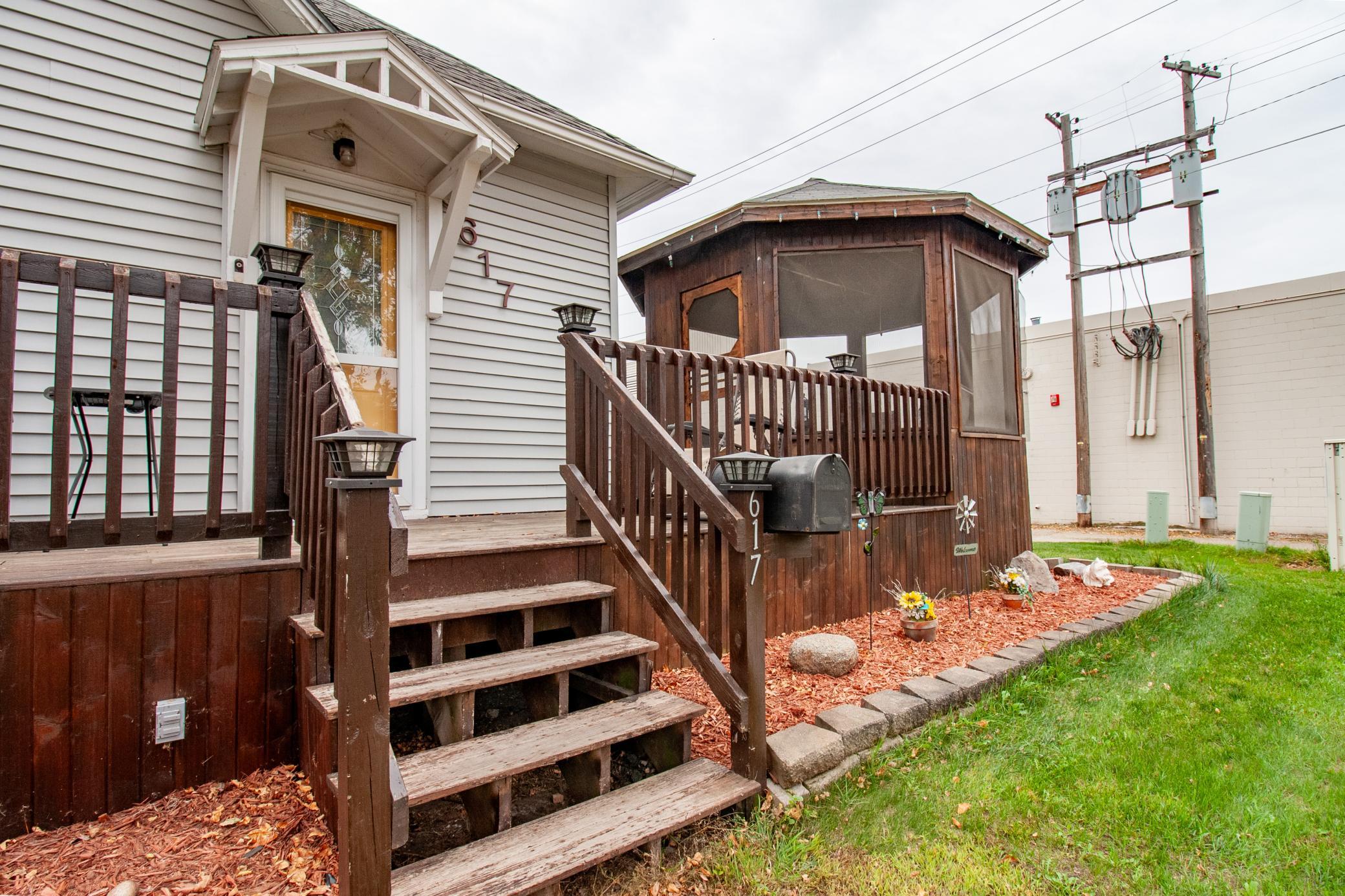 1925 single family home for sale at 617 Nebraska Avenue in Breckenridge, MN — 3 bed, 3 bath (photo 6 of 45)
