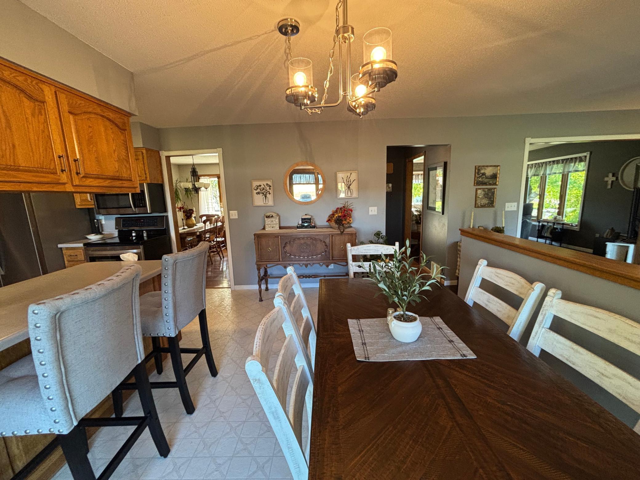 1994 single family home for sale at 1709 Little John Court in Thief River Falls, MN — 4 bed, 3 bath (photo 13 of 43)
