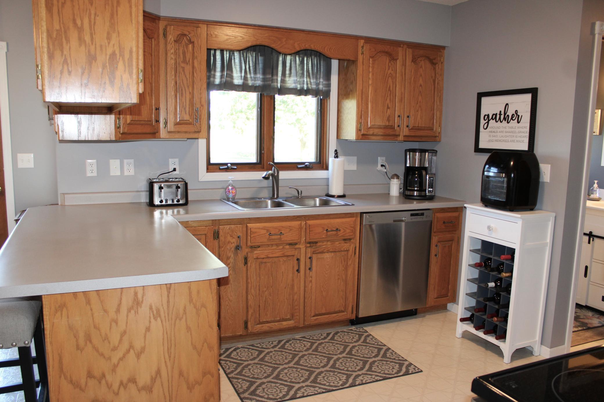 1994 single family home for sale at 1709 Little John Court in Thief River Falls, MN — 4 bed, 3 bath (photo 15 of 43)