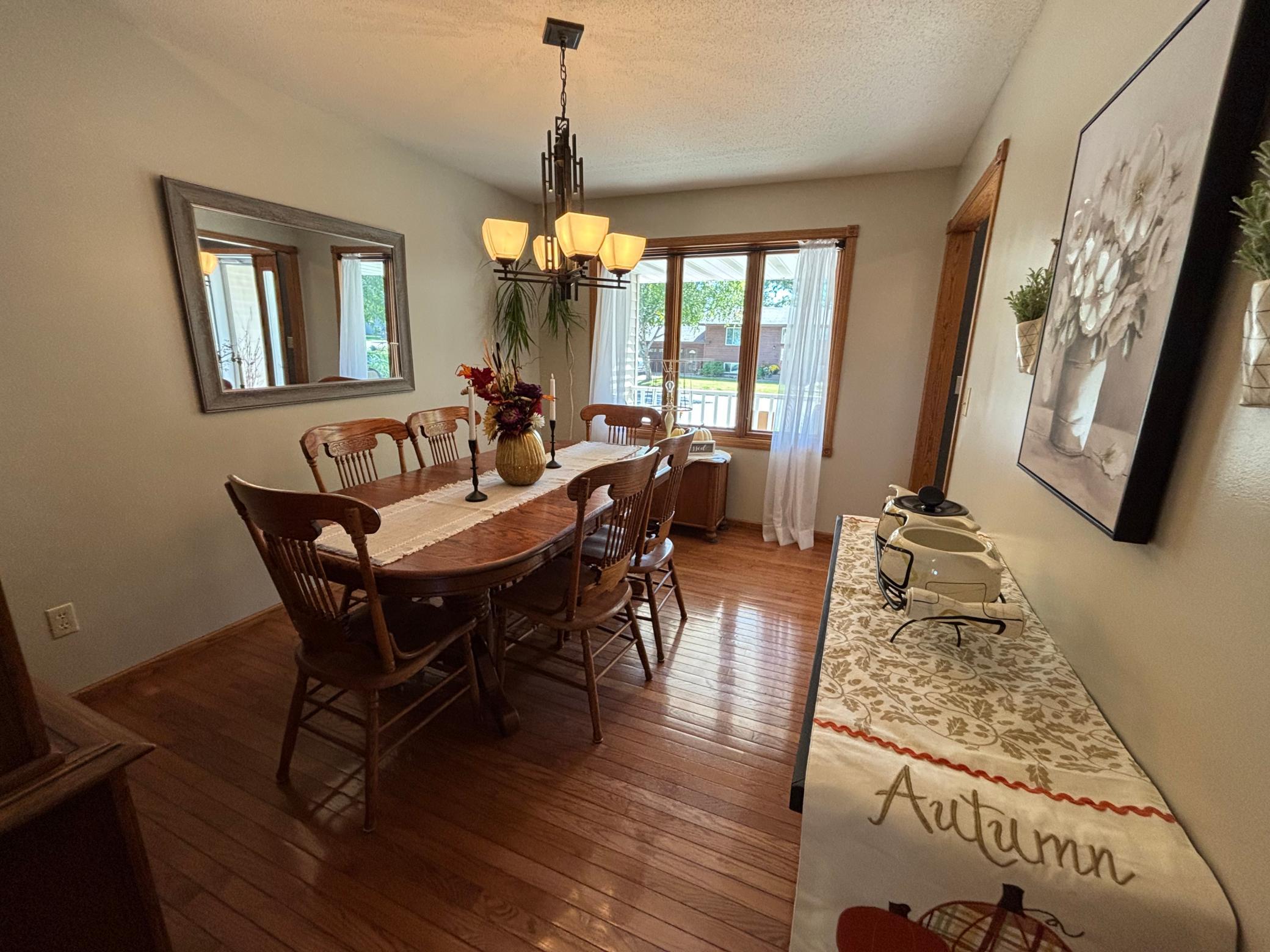 1994 single family home for sale at 1709 Little John Court in Thief River Falls, MN — 4 bed, 3 bath (photo 20 of 43)