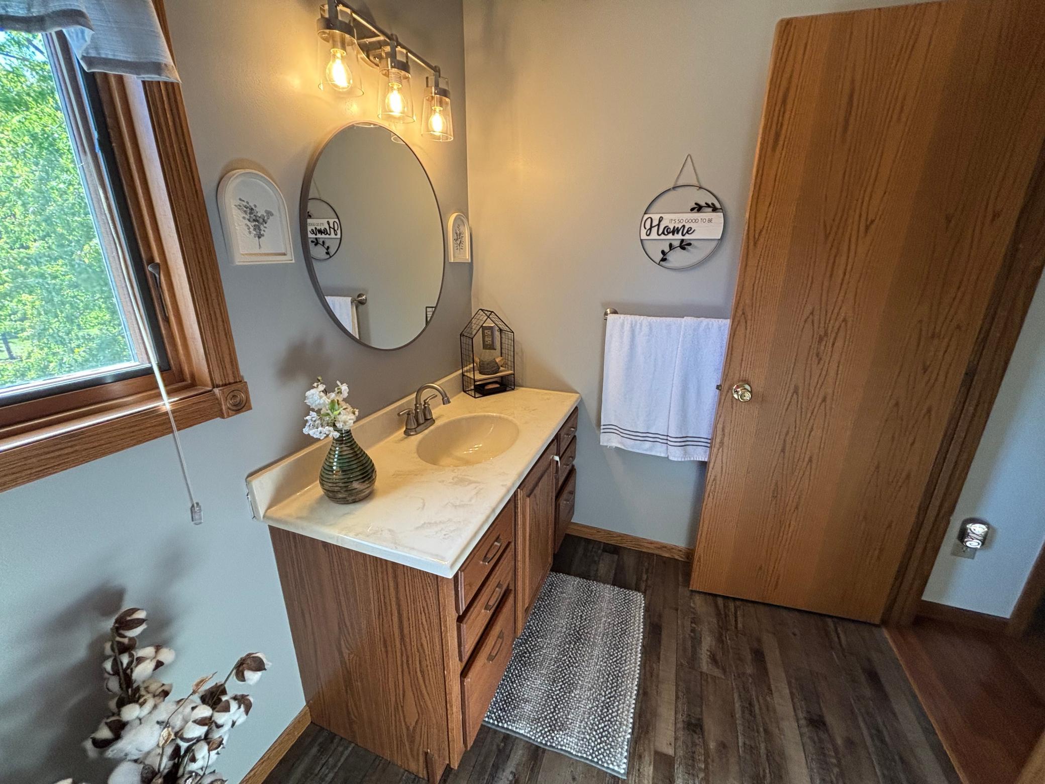 1994 single family home for sale at 1709 Little John Court in Thief River Falls, MN — 4 bed, 3 bath (photo 25 of 43)