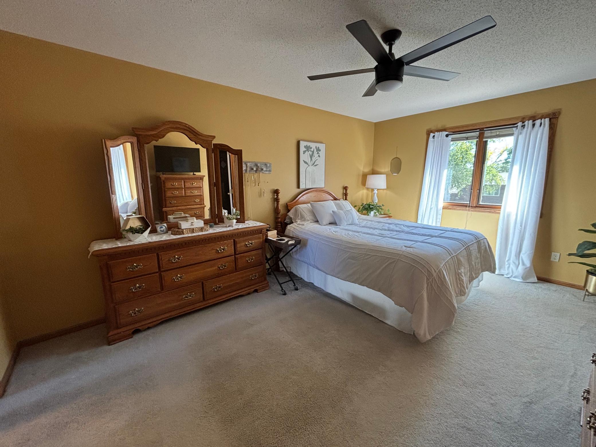 1994 single family home for sale at 1709 Little John Court in Thief River Falls, MN — 4 bed, 3 bath (photo 31 of 43)
