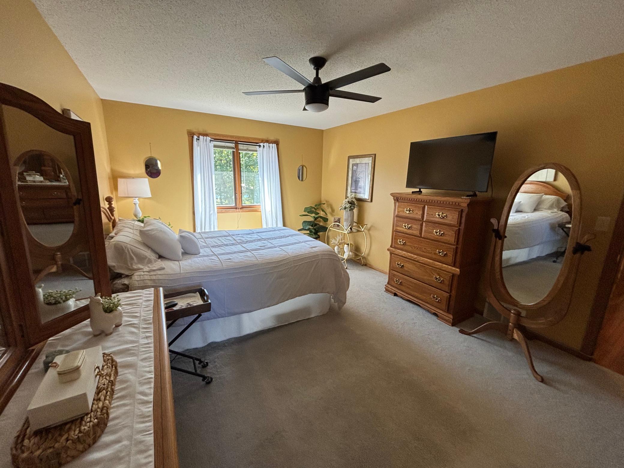 1994 single family home for sale at 1709 Little John Court in Thief River Falls, MN — 4 bed, 3 bath (photo 32 of 43)
