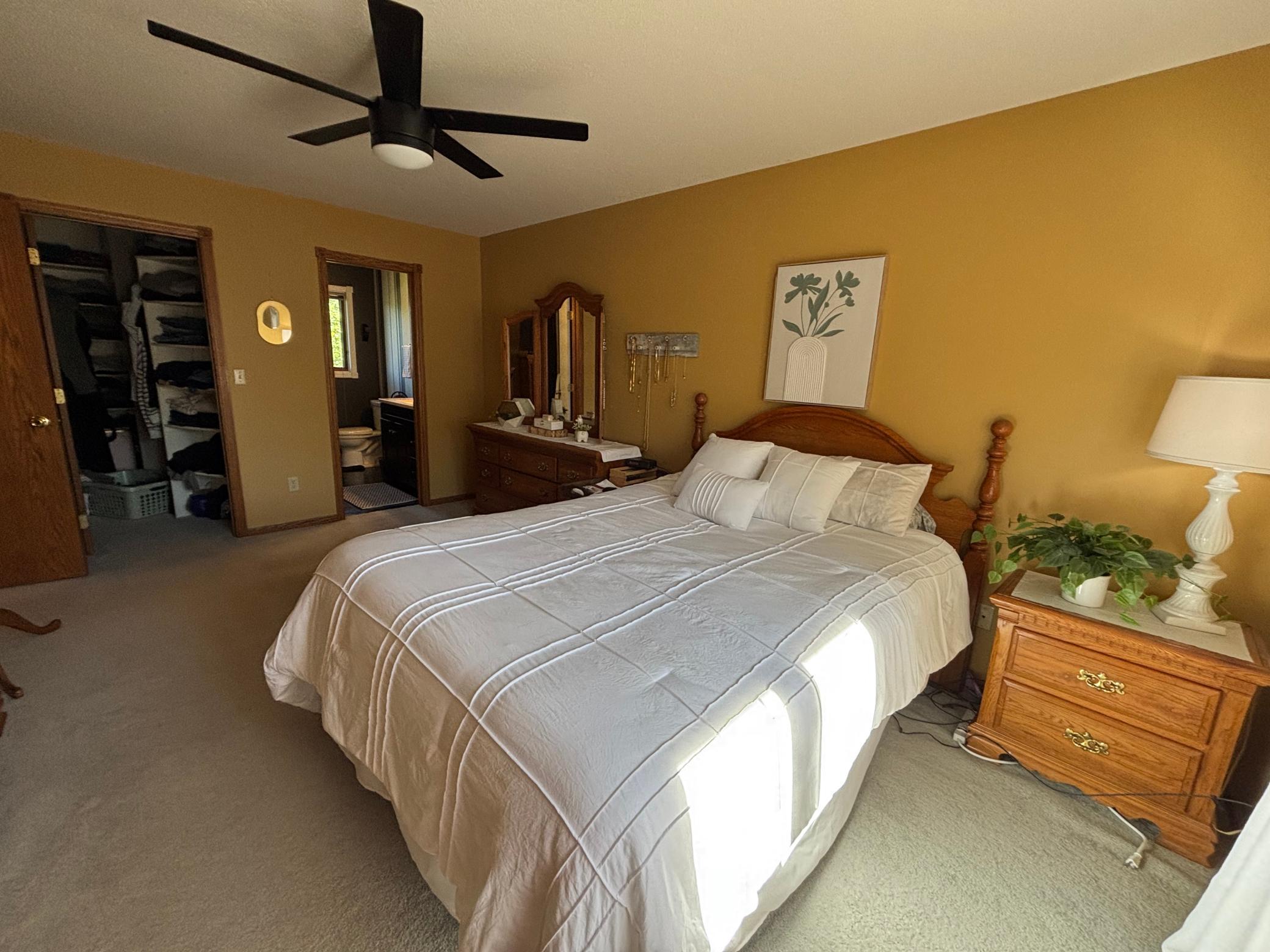 1994 single family home for sale at 1709 Little John Court in Thief River Falls, MN — 4 bed, 3 bath (photo 34 of 43)