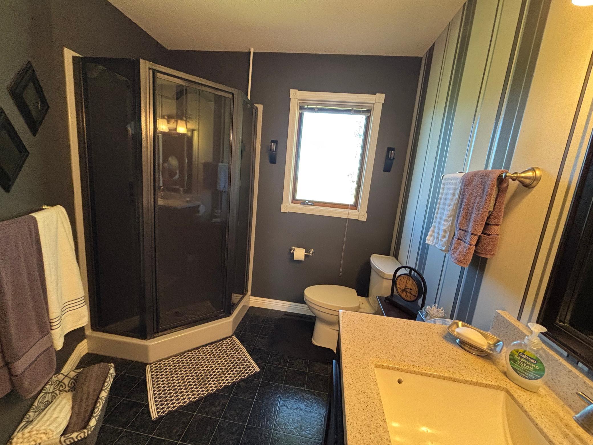 1994 single family home for sale at 1709 Little John Court in Thief River Falls, MN — 4 bed, 3 bath (photo 35 of 43)