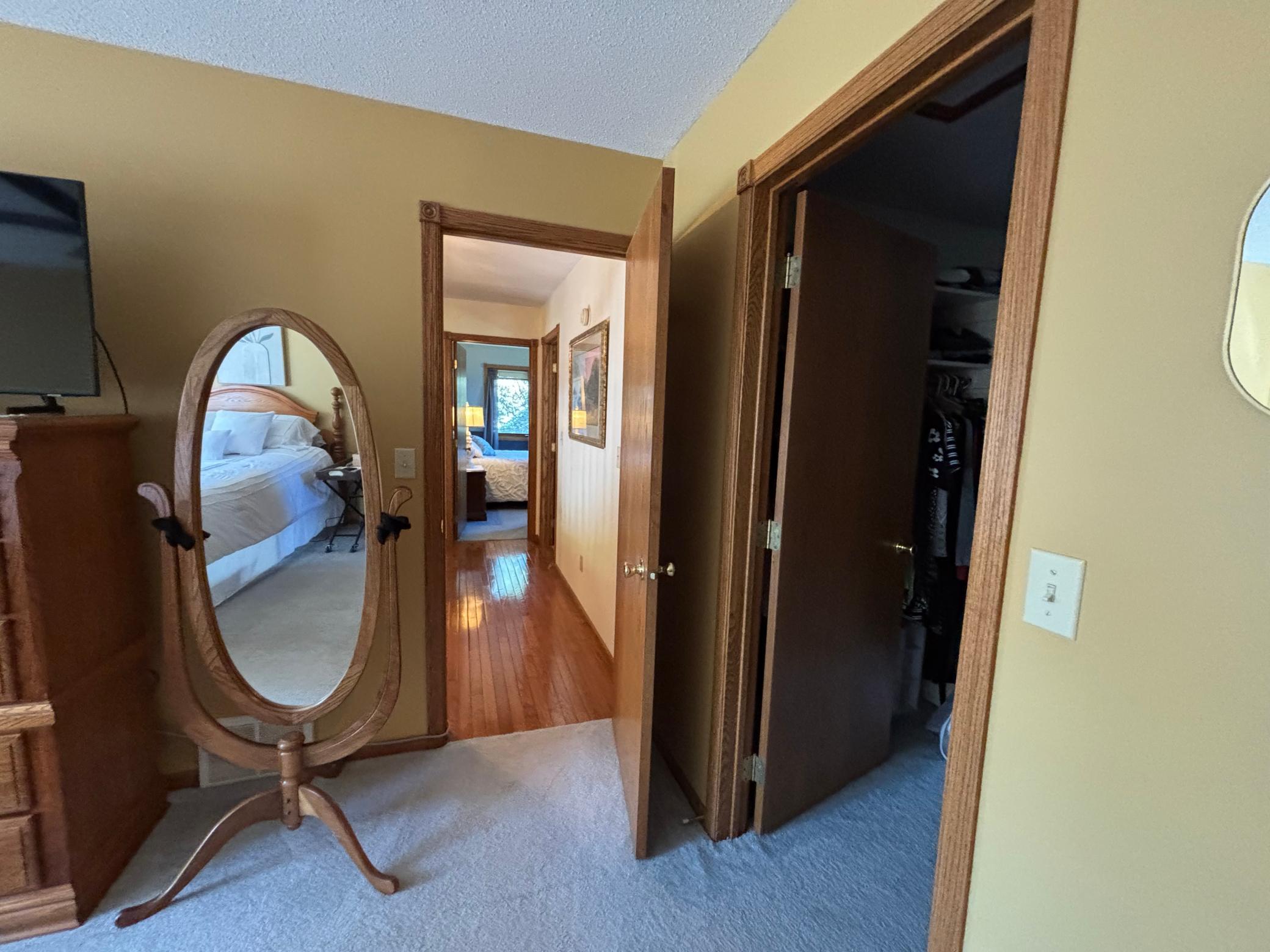 1994 single family home for sale at 1709 Little John Court in Thief River Falls, MN — 4 bed, 3 bath (photo 36 of 43)