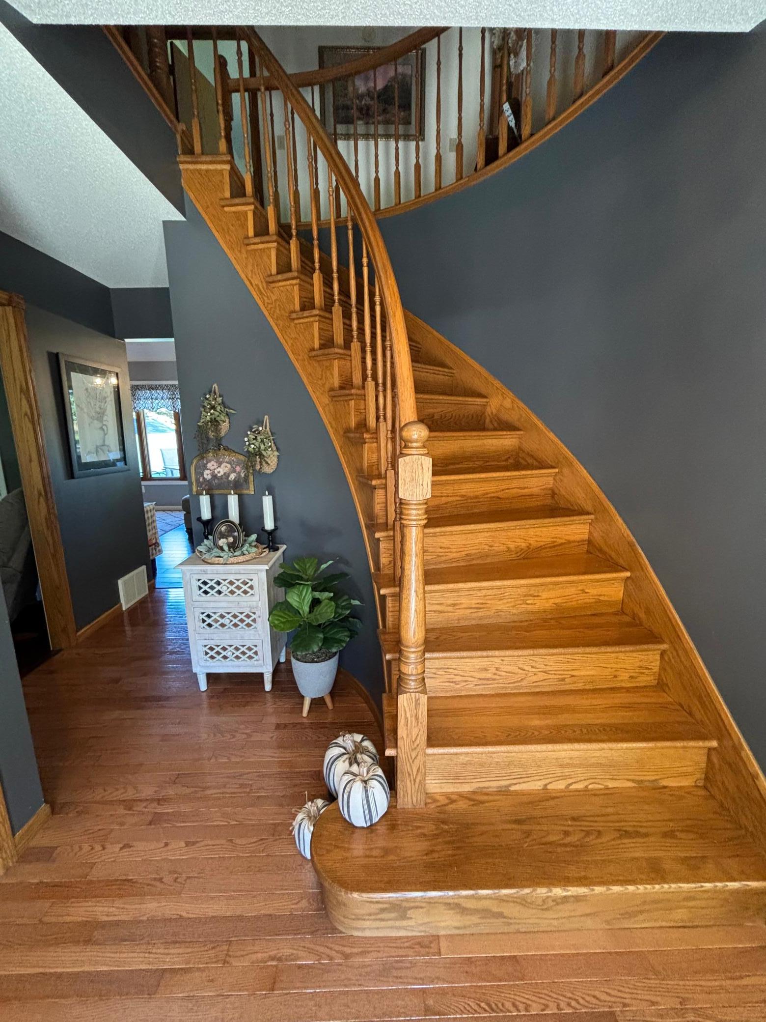 1994 single family home for sale at 1709 Little John Court in Thief River Falls, MN — 4 bed, 3 bath (photo 6 of 43)