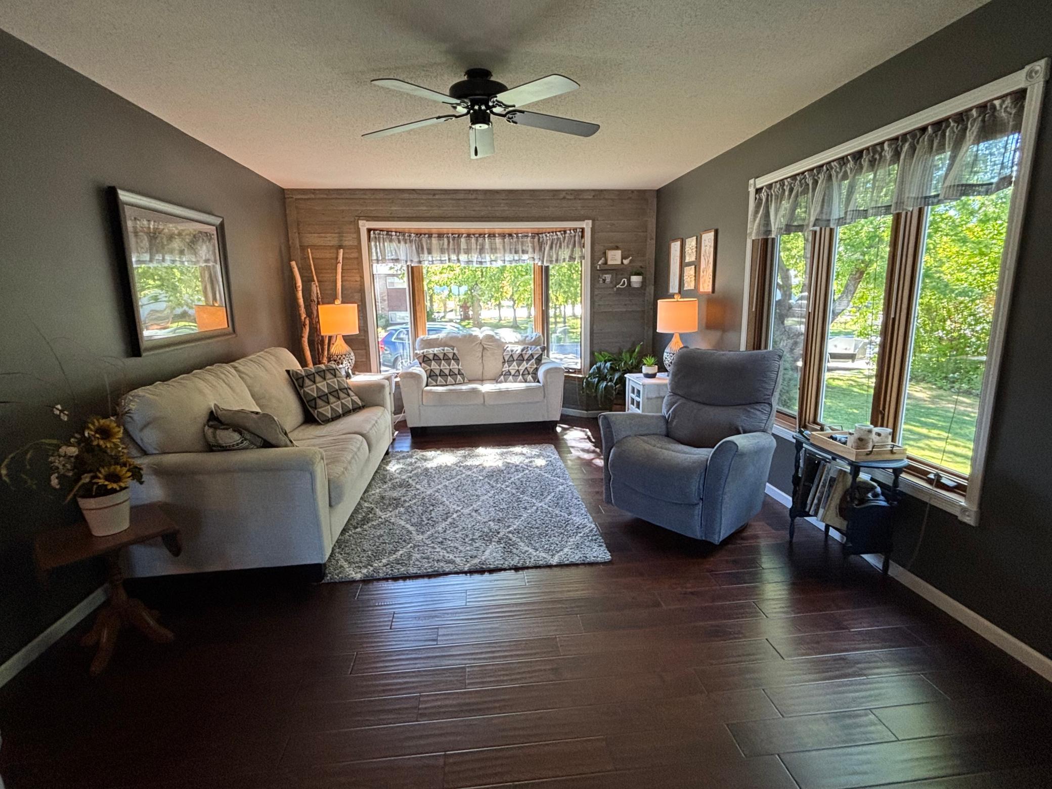 1994 single family home for sale at 1709 Little John Court in Thief River Falls, MN — 4 bed, 3 bath (photo 8 of 43)