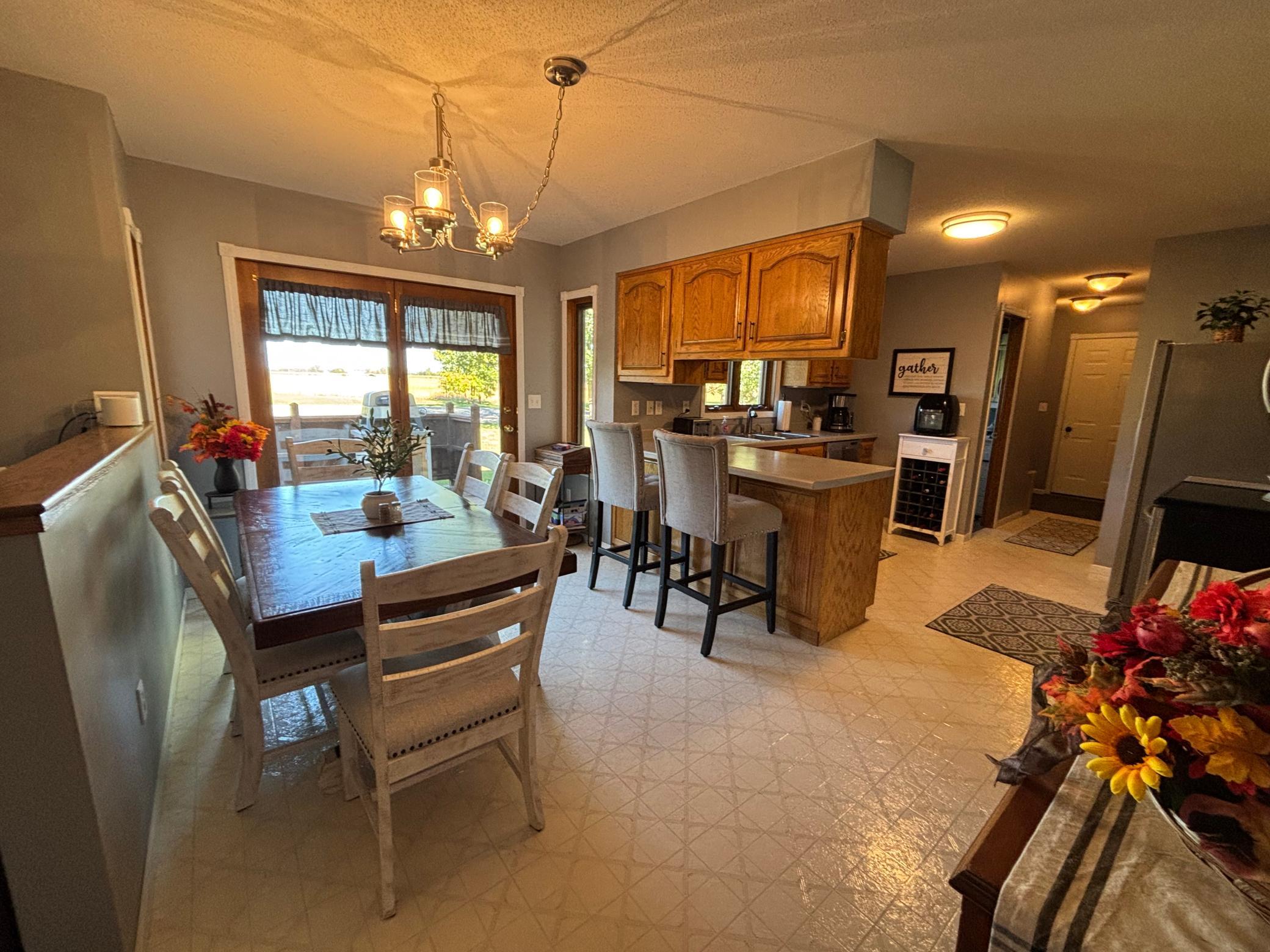1994 single family home for sale at 1709 Little John Court in Thief River Falls, MN — 4 bed, 3 bath (photo 10 of 43)