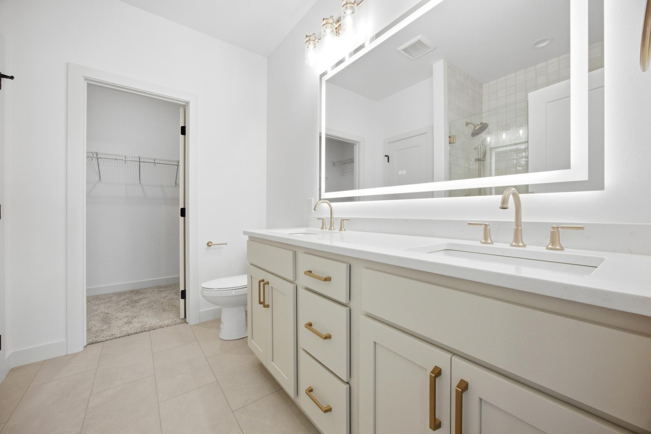 2027 single family home for sale at 4321 21st Avenue S in Moorhead, MN — 4 bed, 3 bath (photo 23 of 41)
