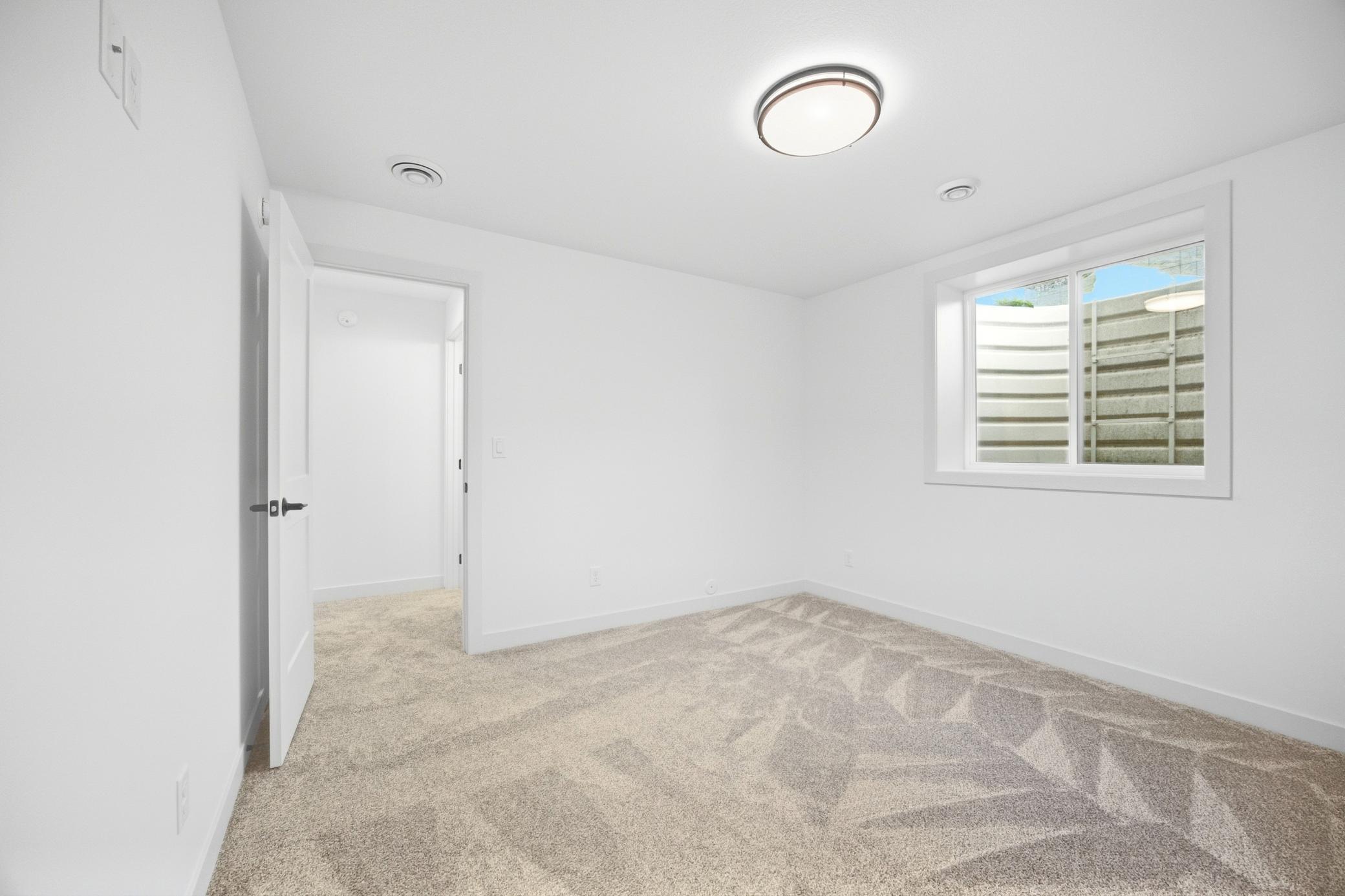2027 single family home for sale at 4321 21st Avenue S in Moorhead, MN — 4 bed, 3 bath (photo 31 of 41)