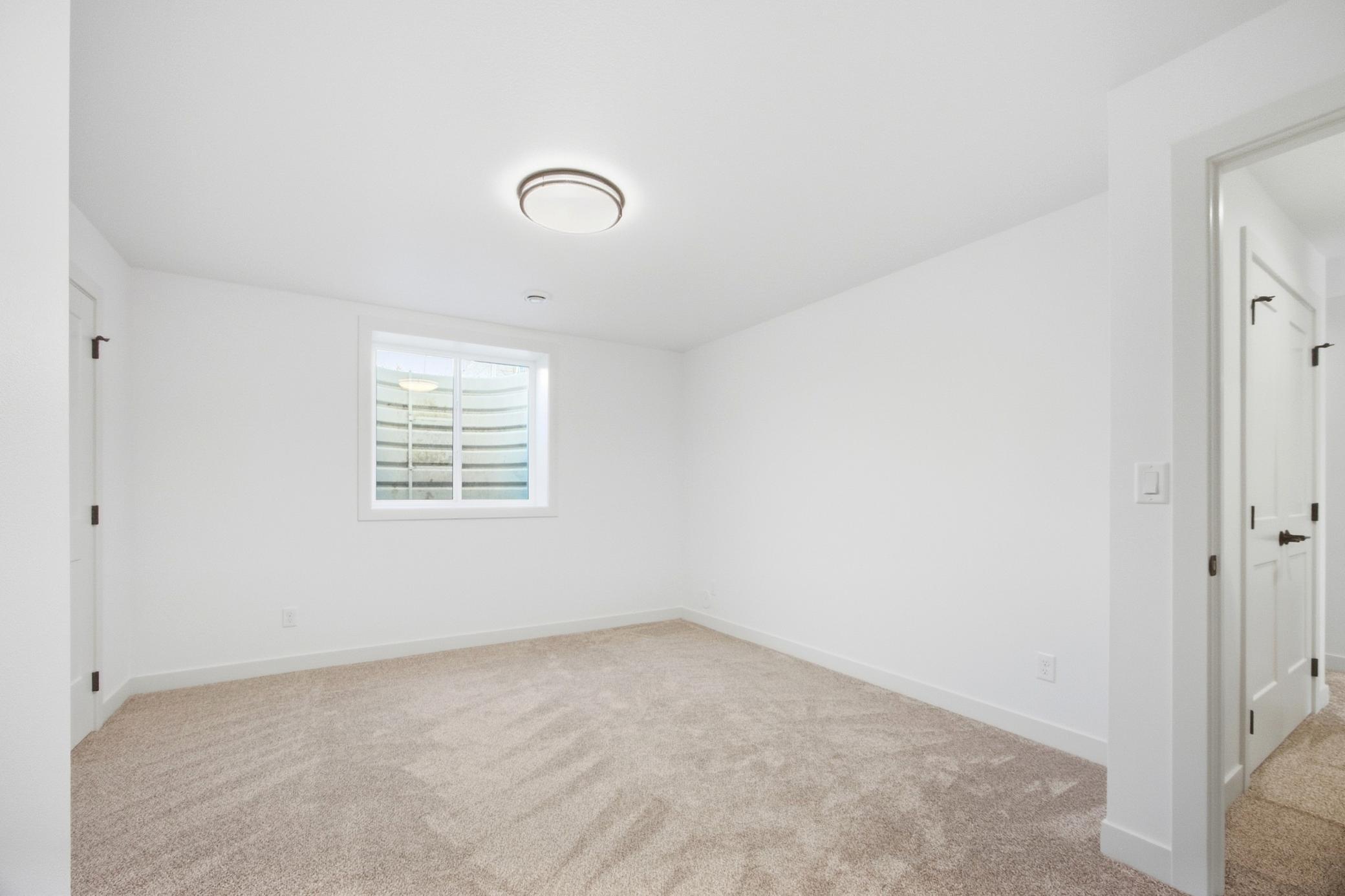 2027 single family home for sale at 4321 21st Avenue S in Moorhead, MN — 4 bed, 3 bath (photo 35 of 41)