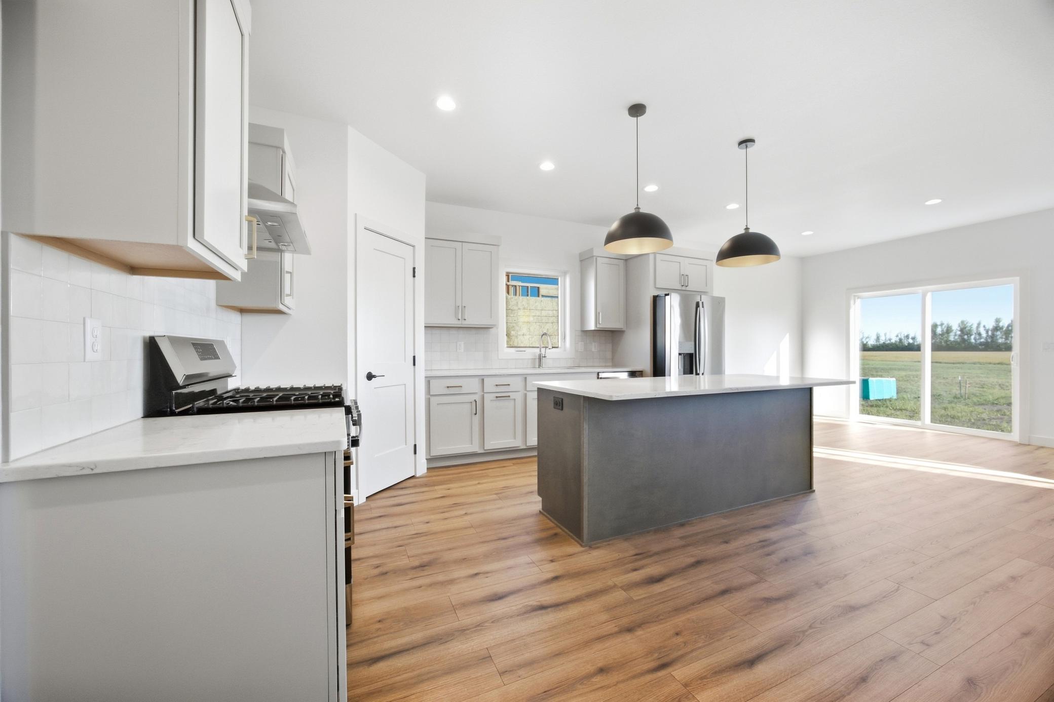 2027 single family home for sale at 4321 21st Avenue S in Moorhead, MN — 4 bed, 3 bath (photo 8 of 41)