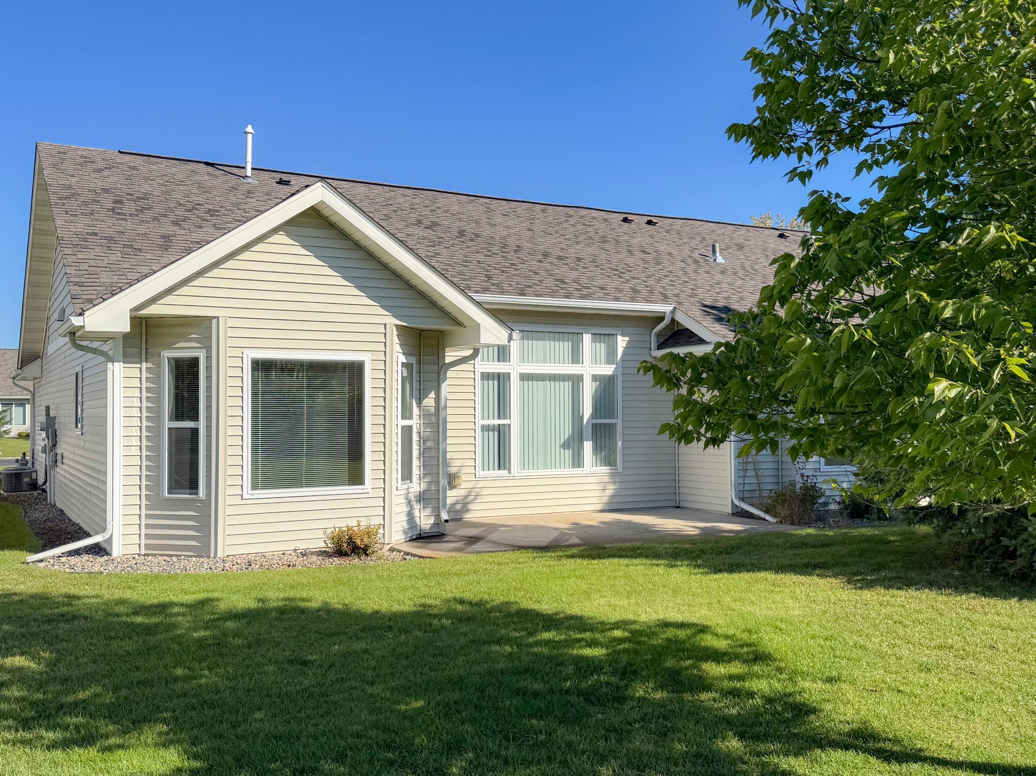 2005 townhouse for sale at 720 35th Street NW in Bemidji, MN — 2 bed, 2 bath (photo 3 of 22)