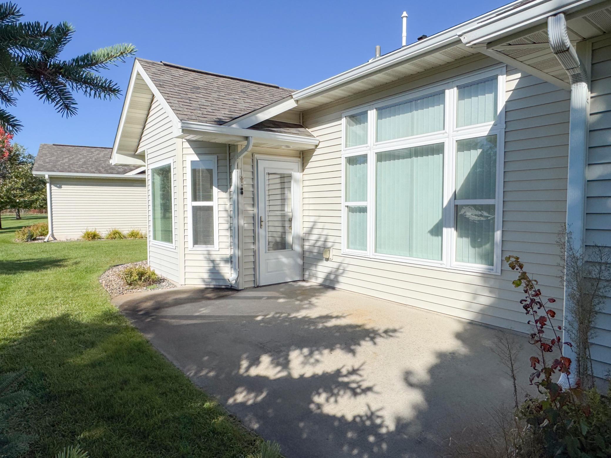 2005 townhouse for sale at 720 35th Street NW in Bemidji, MN — 2 bed, 2 bath (photo 4 of 22)