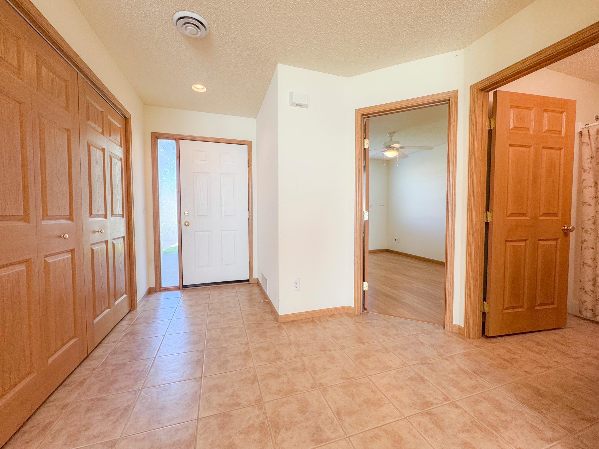 2005 townhouse for sale at 720 35th Street NW in Bemidji, MN — 2 bed, 2 bath (photo 6 of 22)