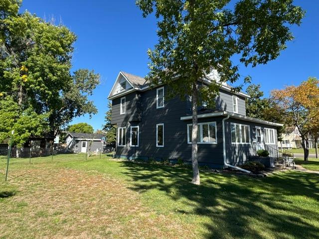 1880 single family home for sale at 703 1st Street SE in Wadena, MN — 4 bed, 2 bath (photo 17 of 54)