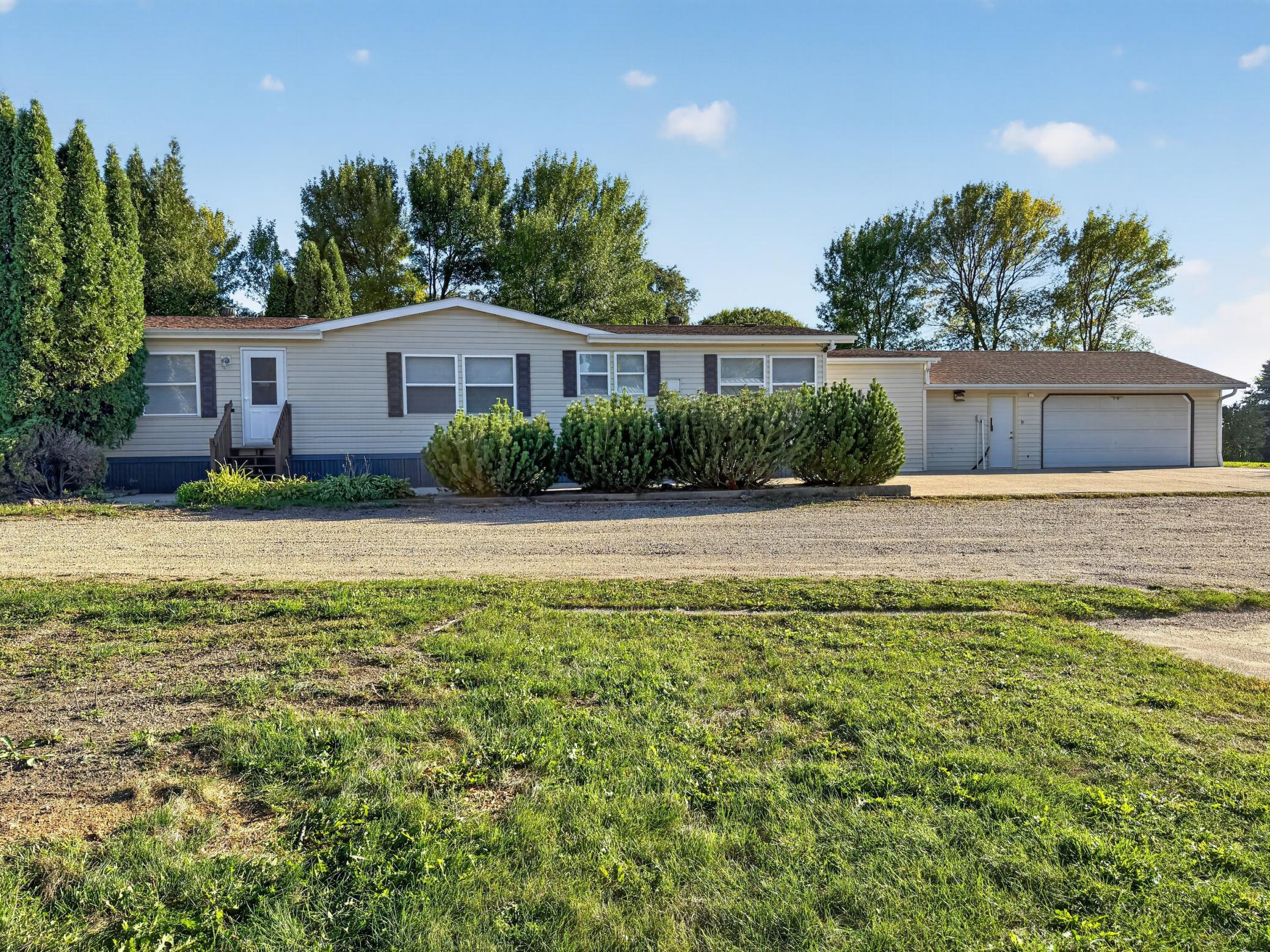 1991 single family home for sale at 101 243rd Street S in Hawley, MN — 3 bed, 3 bath (photo 2 of 59)