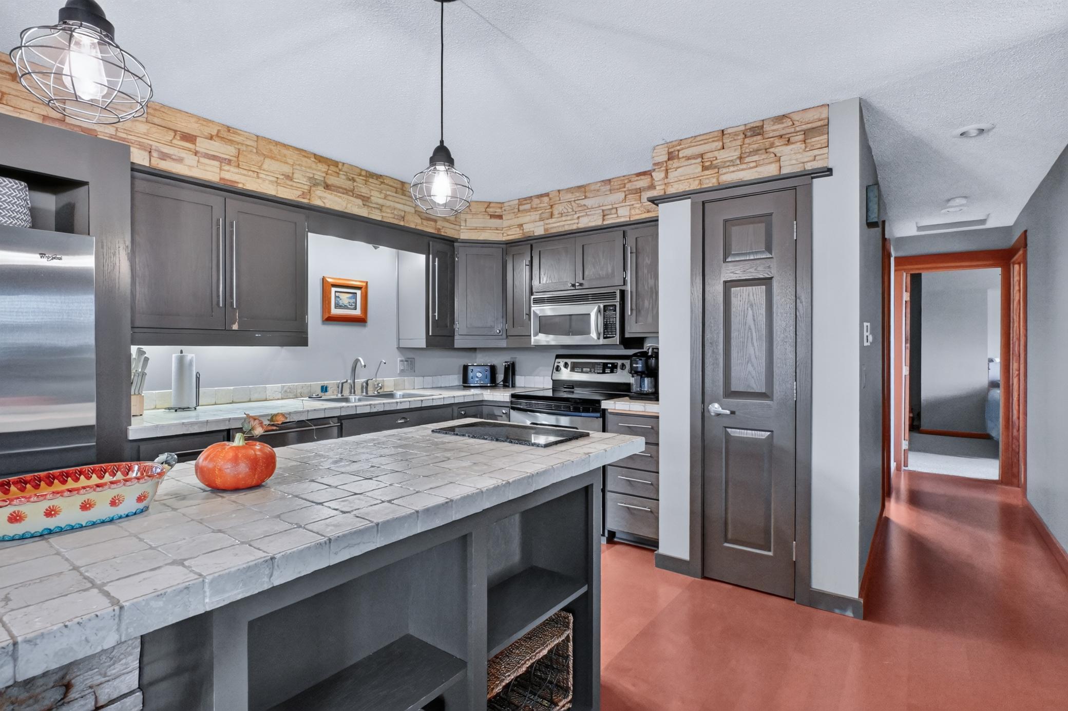 1983 townhouse for sale at 2813 Latoka Beach Road NW in Alexandria, MN — 3 bed, 3 bath (photo 7 of 60)