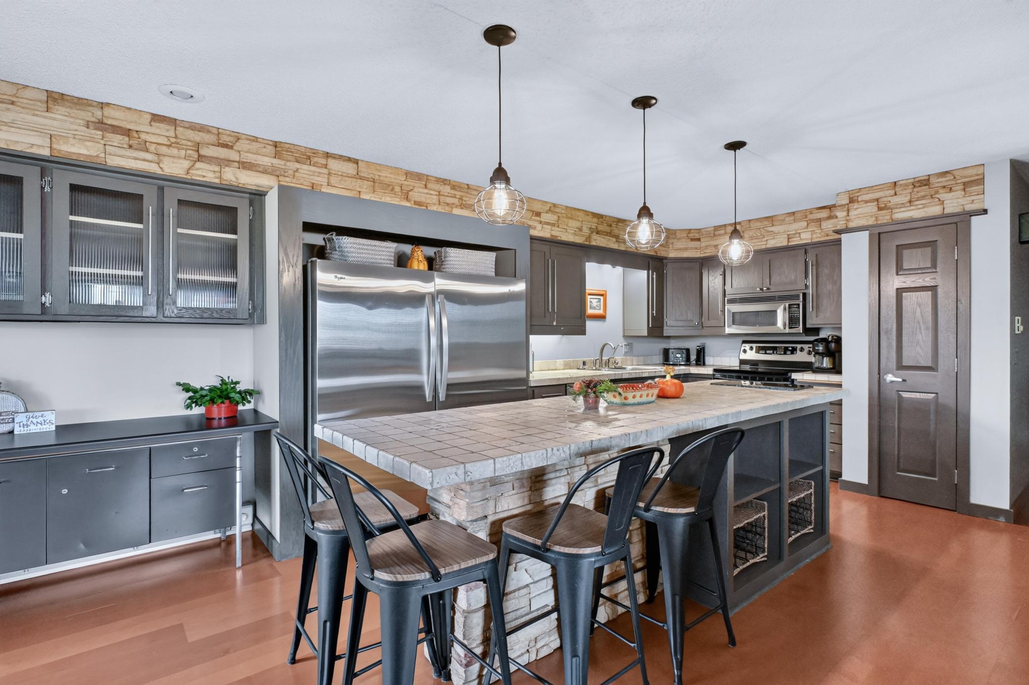 1983 townhouse for sale at 2813 Latoka Beach Road NW in Alexandria, MN — 3 bed, 3 bath (photo 9 of 60)