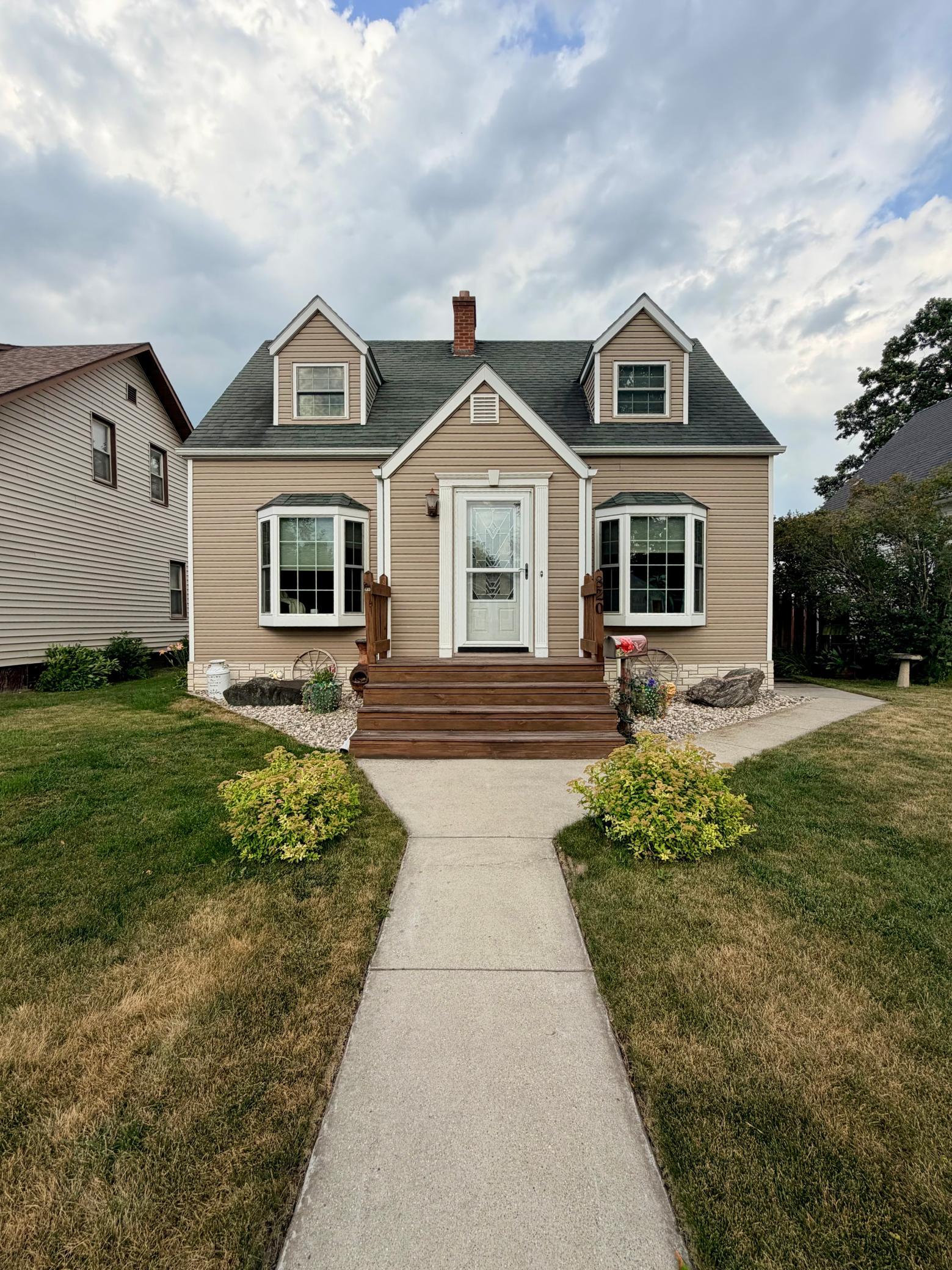 1946 single family home for sale at 820 Horace Avenue N in Thief River Falls, MN — 3 bed, 3 bath