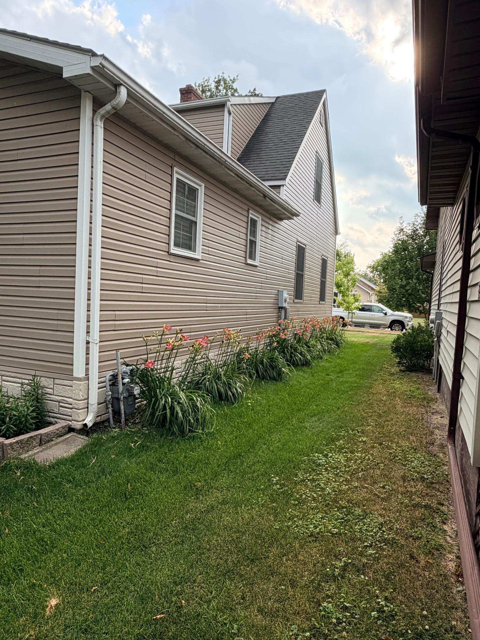 1946 single family home for sale at 820 Horace Avenue N in Thief River Falls, MN — 3 bed, 3 bath (photo 2 of 42)