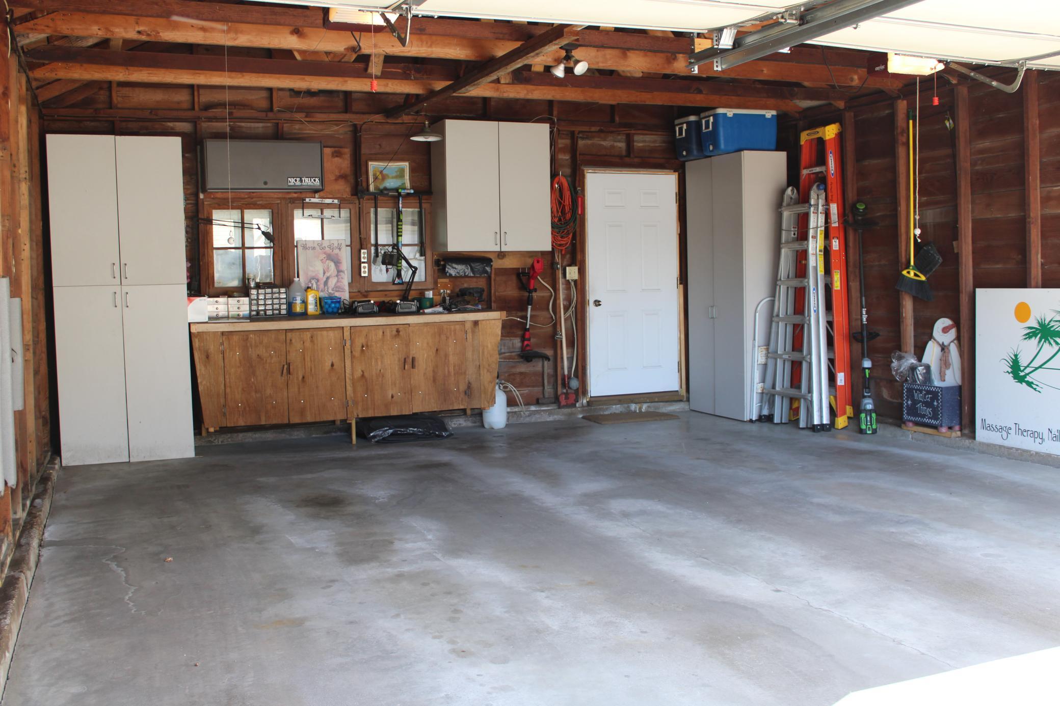 1946 single family home for sale at 820 Horace Avenue N in Thief River Falls, MN — 3 bed, 3 bath (photo 11 of 42)