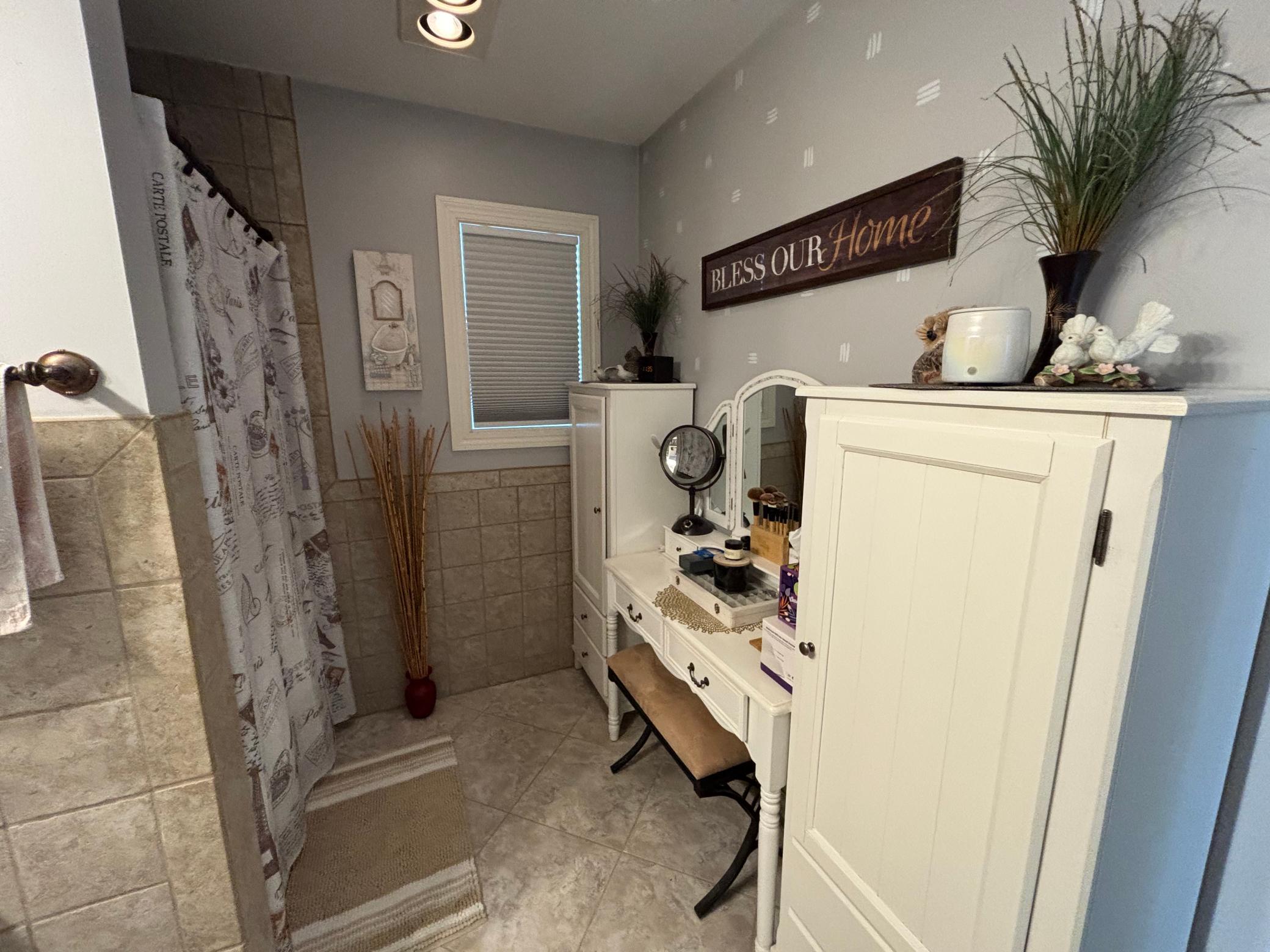 1946 single family home for sale at 820 Horace Avenue N in Thief River Falls, MN — 3 bed, 3 bath (photo 23 of 42)
