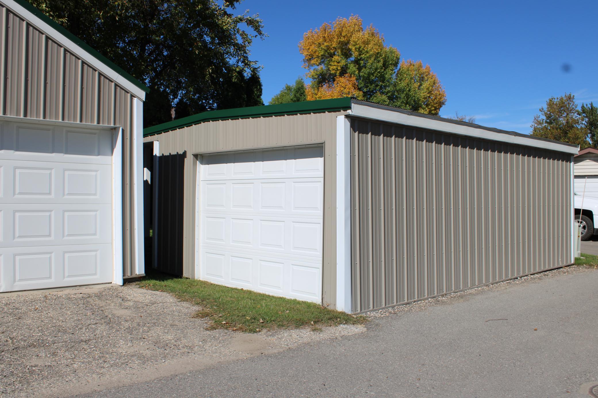 1946 single family home for sale at 820 Horace Avenue N in Thief River Falls, MN — 3 bed, 3 bath (photo 6 of 42)