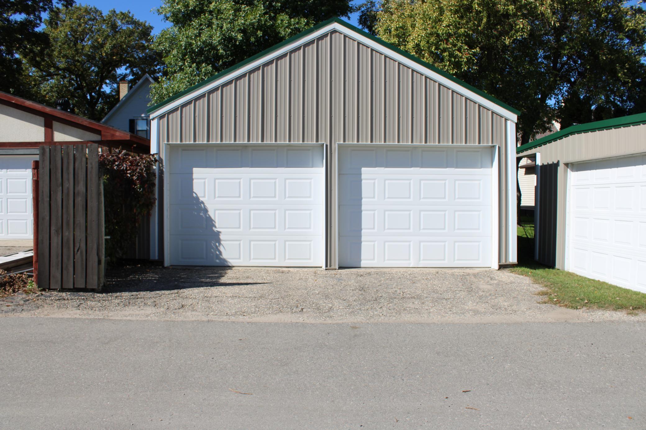 1946 single family home for sale at 820 Horace Avenue N in Thief River Falls, MN — 3 bed, 3 bath (photo 7 of 42)