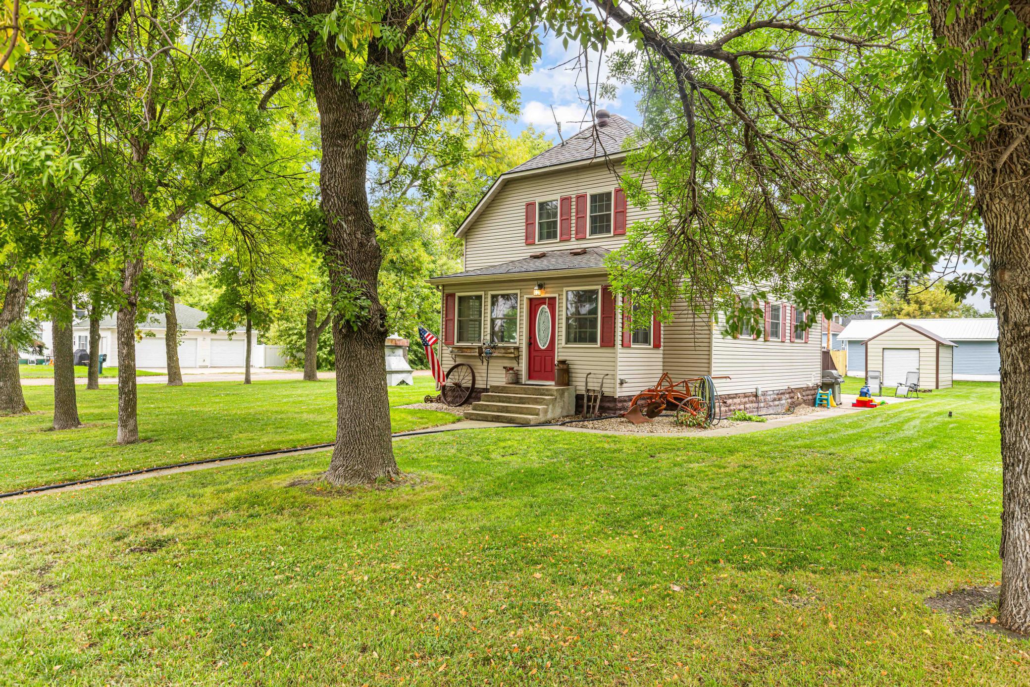 1909 single family home for sale at 14800 90th Avenue S in Barnesville, MN — 4 bed, 2 bath (photo 2 of 37)
