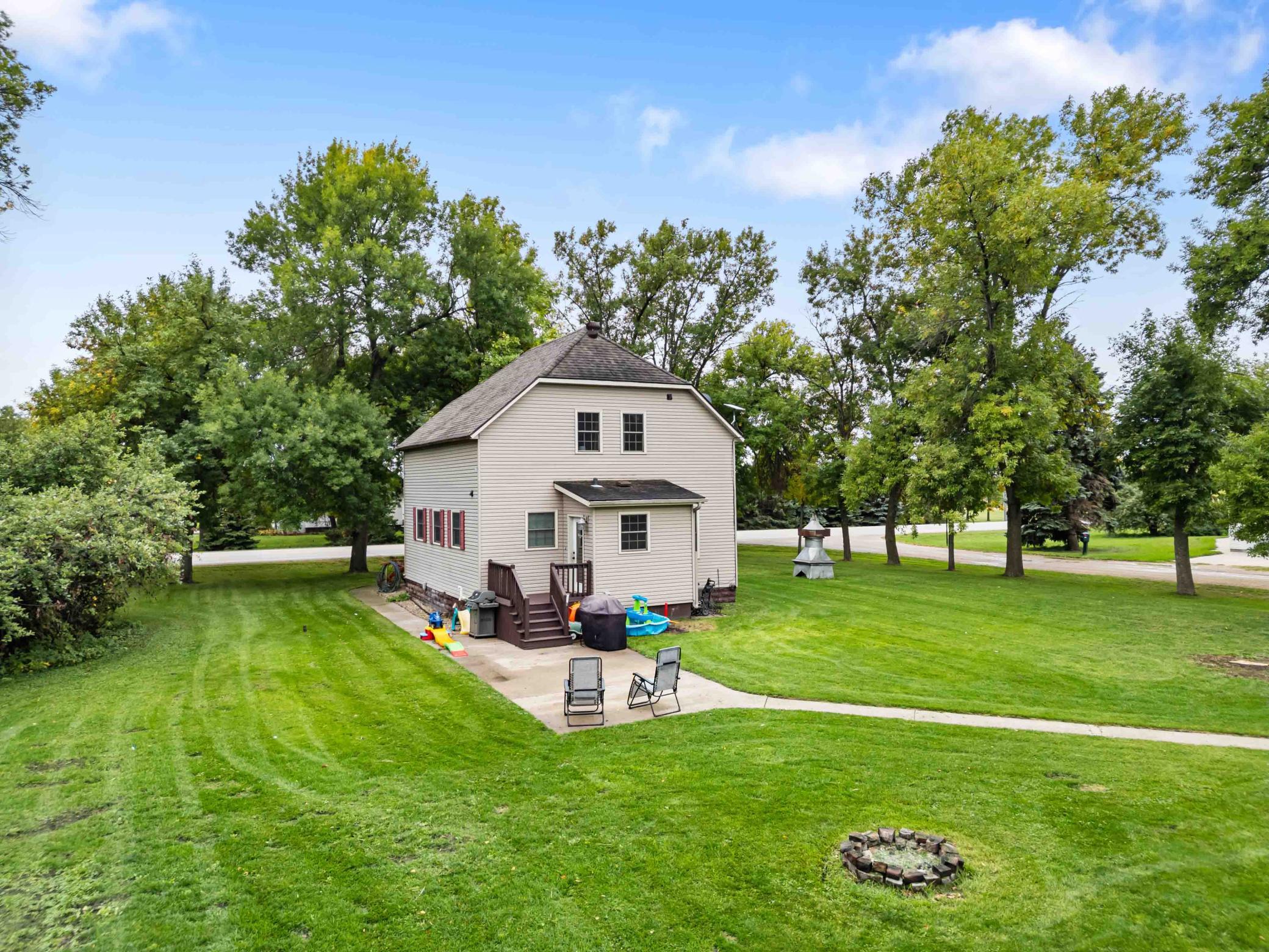 1909 single family home for sale at 14800 90th Avenue S in Barnesville, MN — 4 bed, 2 bath (photo 4 of 37)