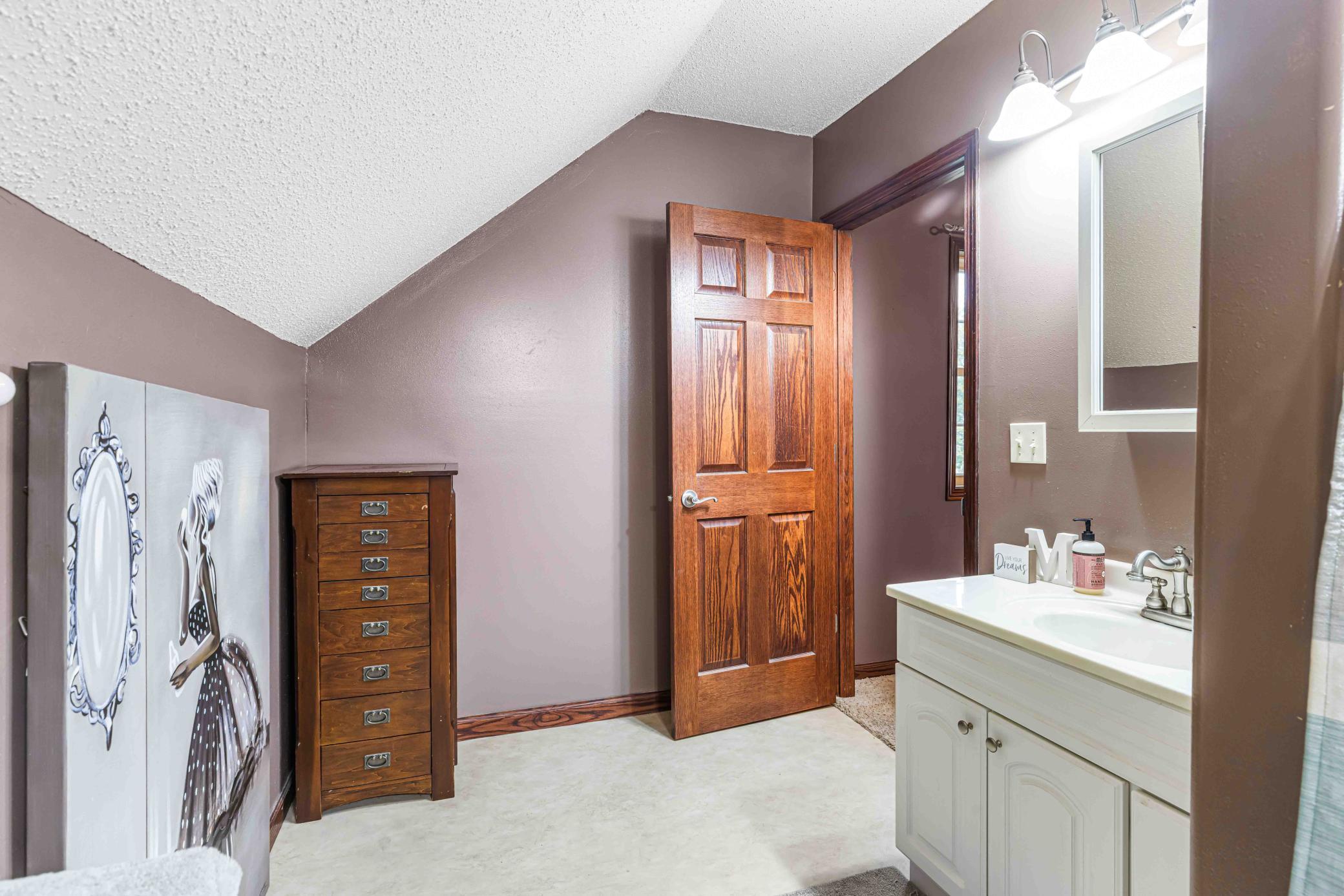 1909 single family home for sale at 14800 90th Avenue S in Barnesville, MN — 4 bed, 2 bath (photo 36 of 37)