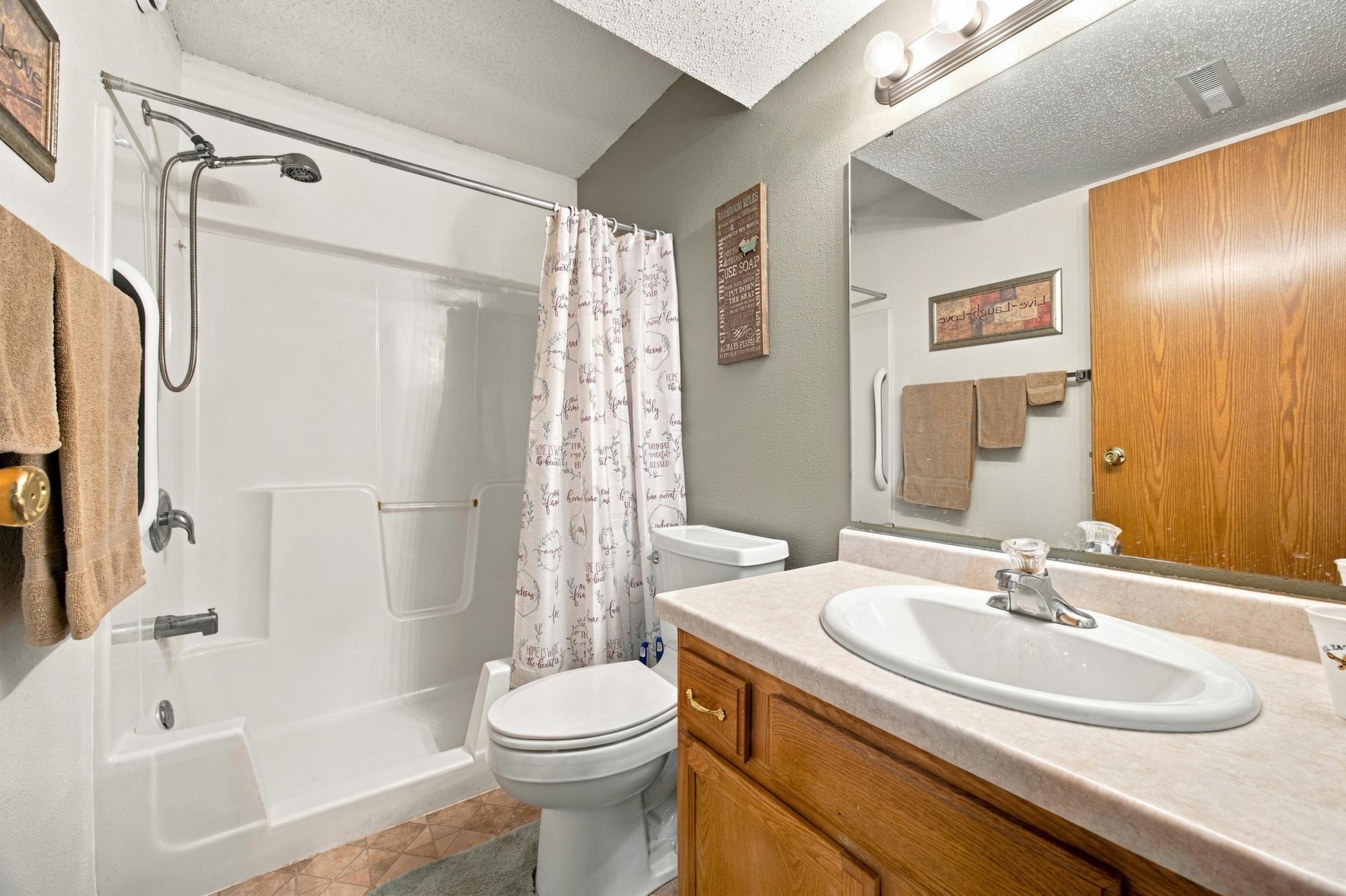 2003 condo for sale at 4708 10 Avenue S in Fargo, ND — 2 bed, 2 bath (photo 15 of 27)