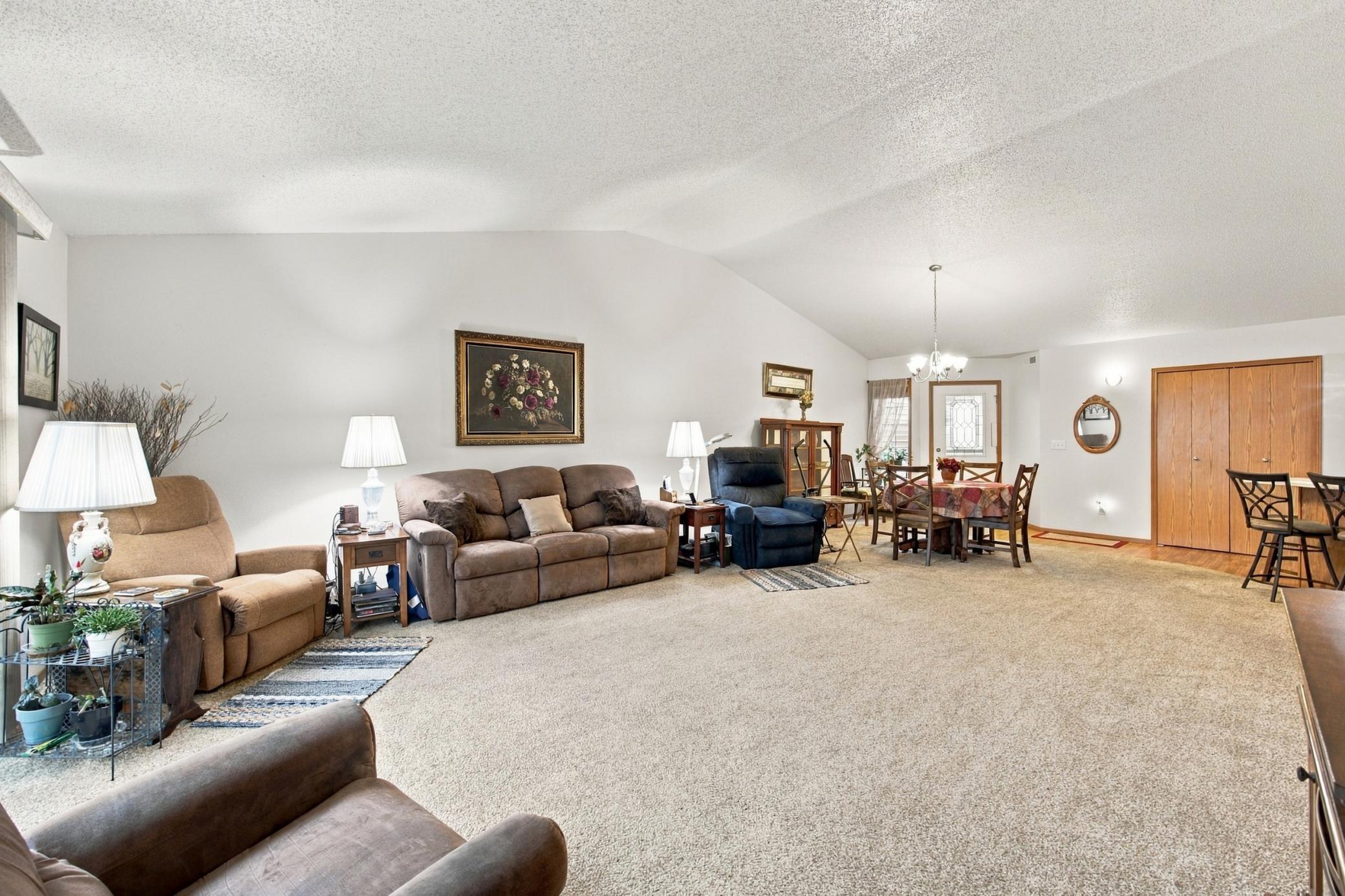 2003 condo for sale at 4708 10 Avenue S in Fargo, ND — 2 bed, 2 bath (photo 7 of 27)