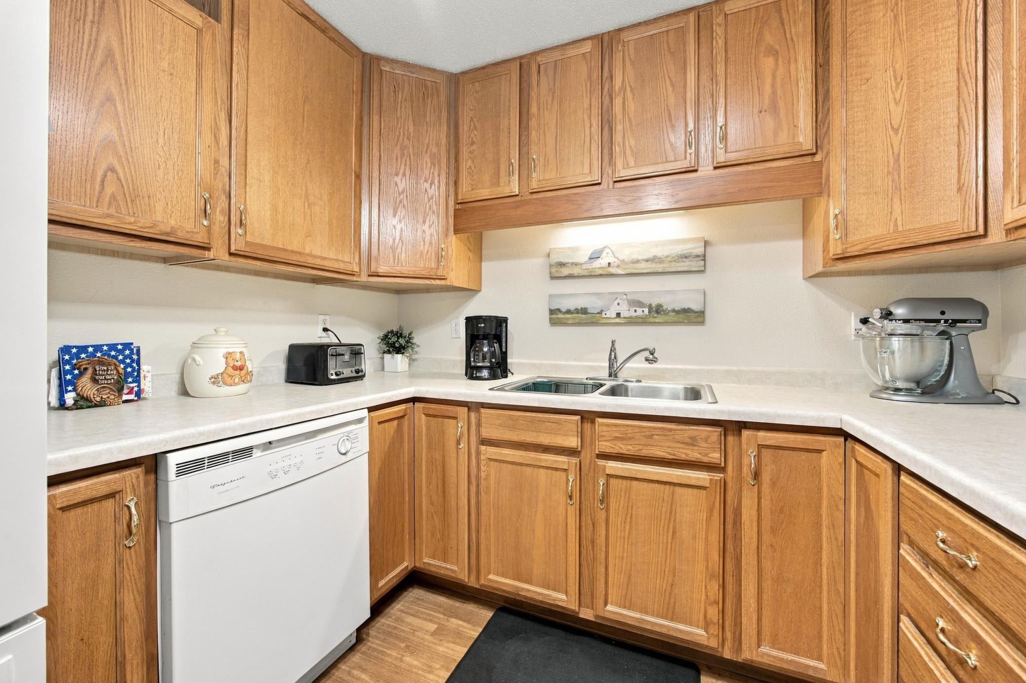 2003 condo for sale at 4708 10 Avenue S in Fargo, ND — 2 bed, 2 bath (photo 10 of 27)