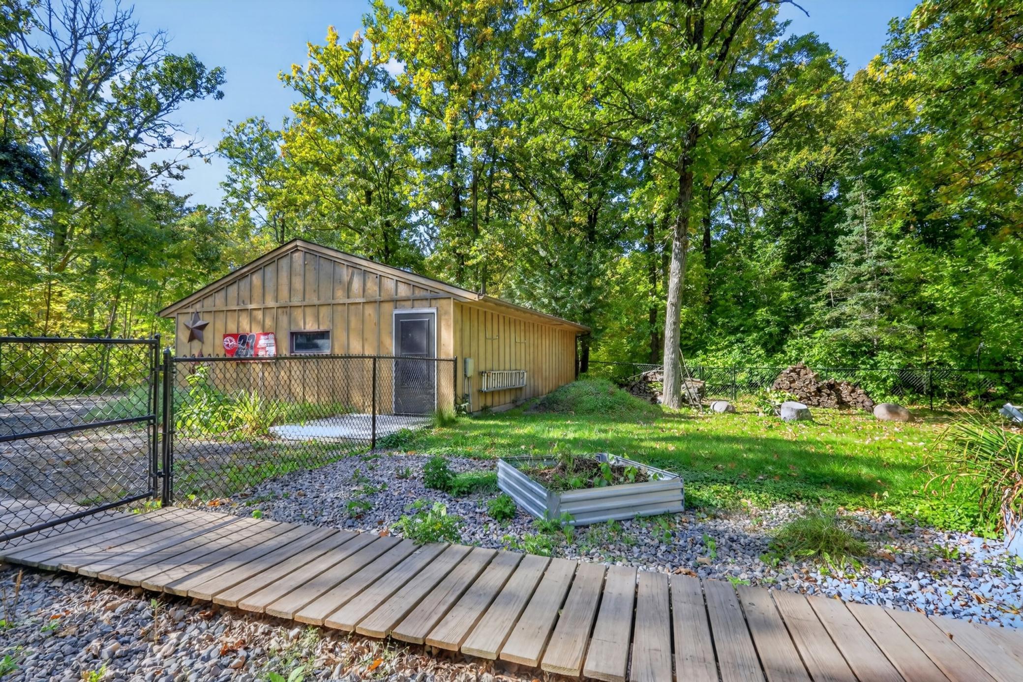 1978 single family home for sale at 2016 Knollwood Drive in Grand Rapids, MN — 3 bed, 2 bath (photo 4 of 44)