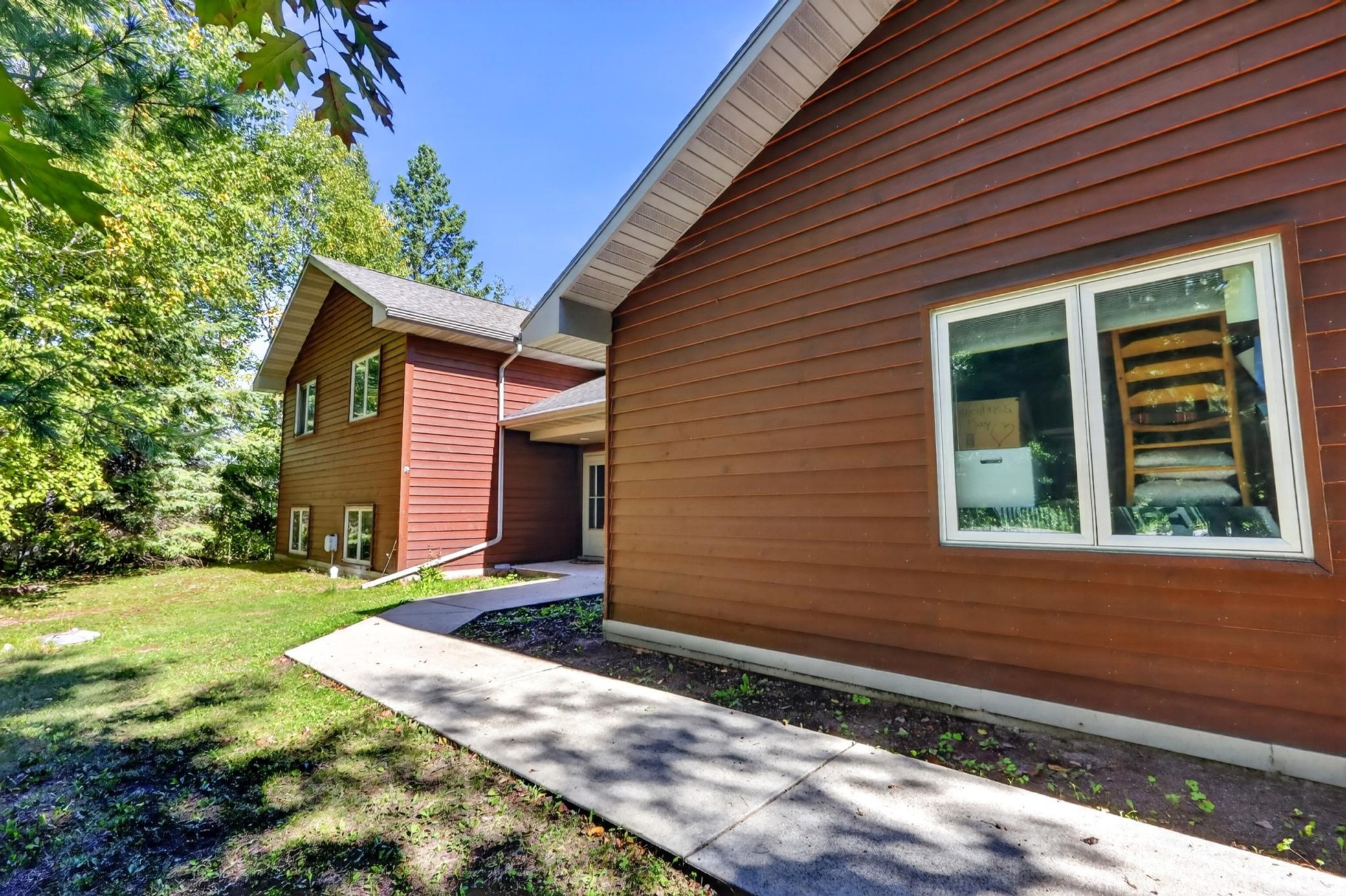 2009 single family home for sale at 112 Bay Road in Coleraine, MN — 4 bed, 4 bath (photo 2 of 47)