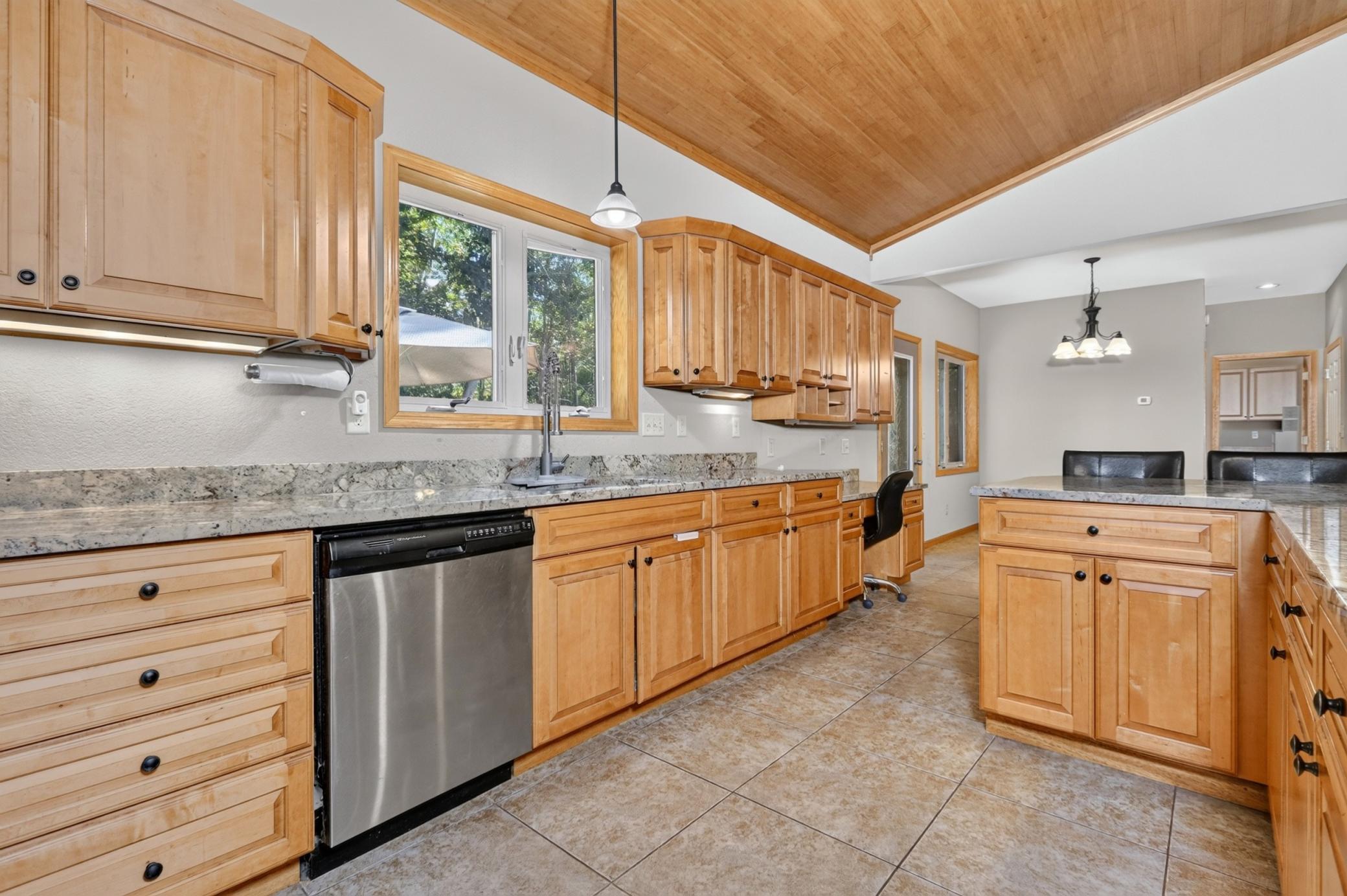 2009 single family home for sale at 112 Bay Road in Coleraine, MN — 4 bed, 4 bath (photo 11 of 47)