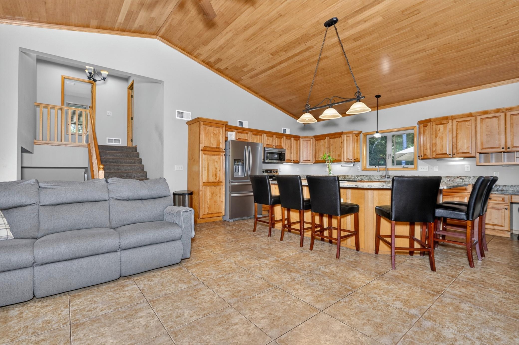 2009 single family home for sale at 112 Bay Road in Coleraine, MN — 4 bed, 4 bath (photo 16 of 47)