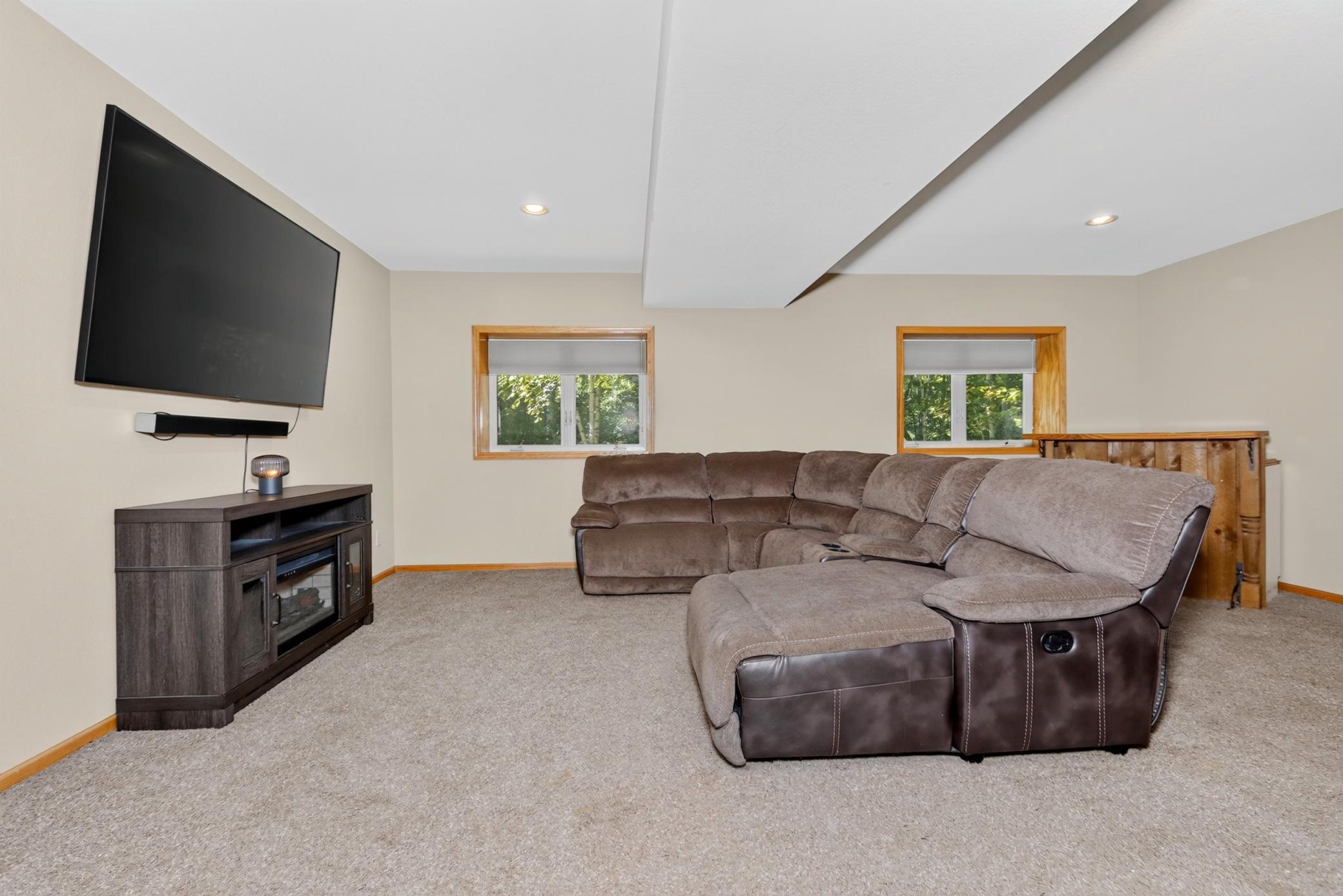 2009 single family home for sale at 112 Bay Road in Coleraine, MN — 4 bed, 4 bath (photo 18 of 47)