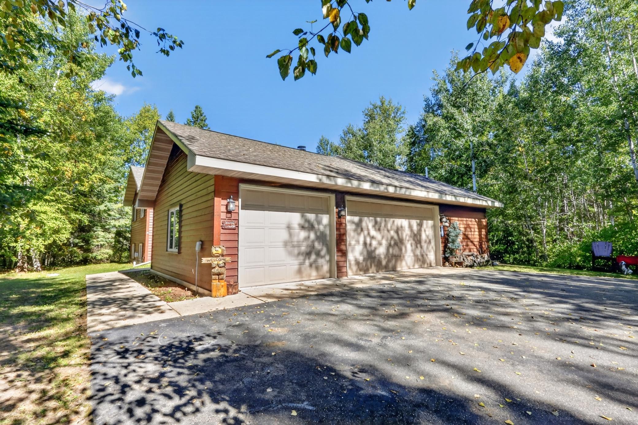 2009 single family home for sale at 112 Bay Road in Coleraine, MN — 4 bed, 4 bath (photo 3 of 47)