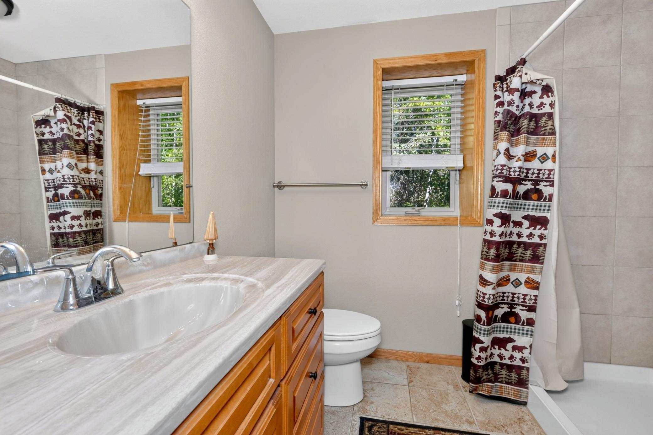 2009 single family home for sale at 112 Bay Road in Coleraine, MN — 4 bed, 4 bath (photo 21 of 47)