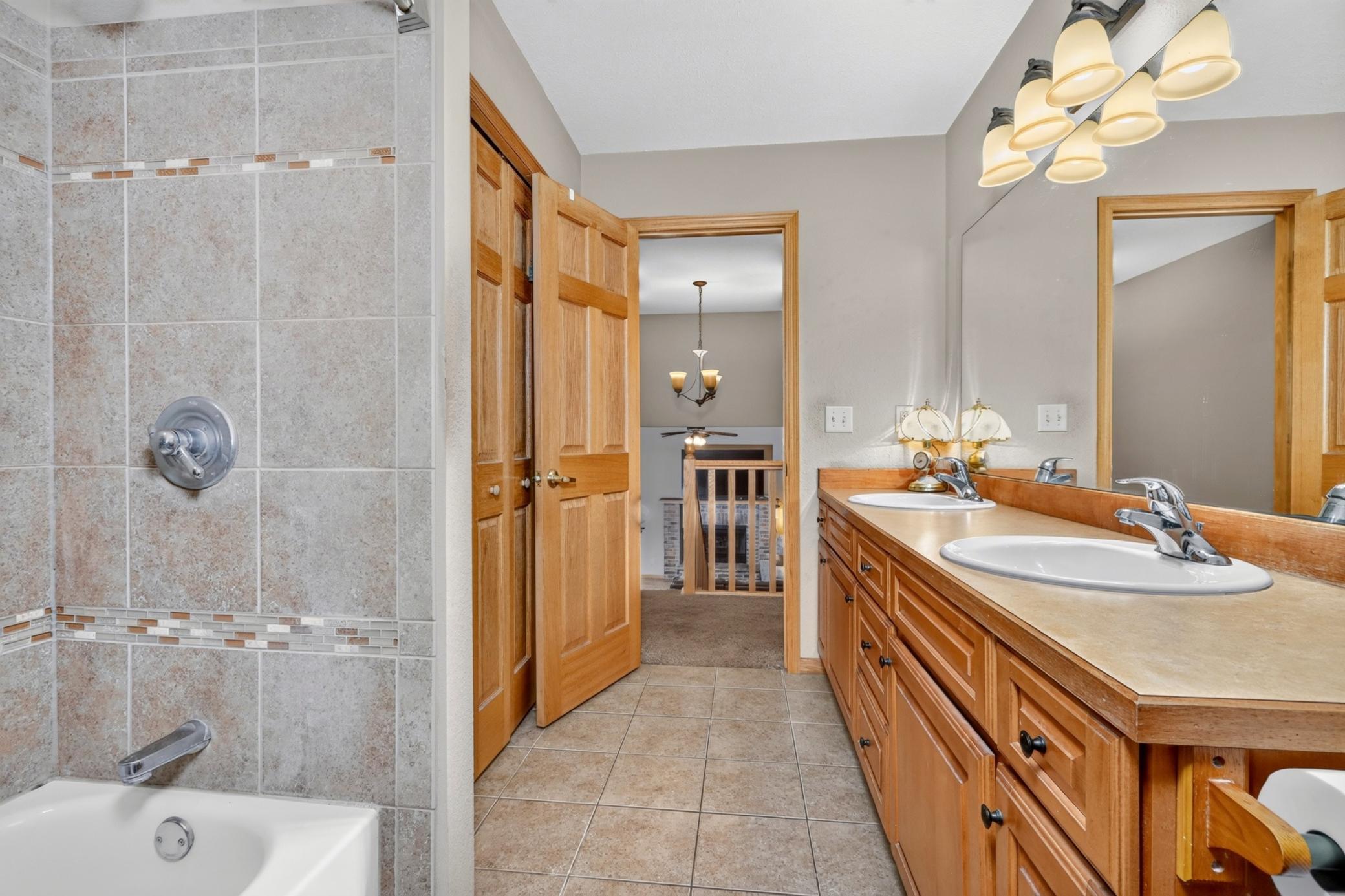2009 single family home for sale at 112 Bay Road in Coleraine, MN — 4 bed, 4 bath (photo 27 of 47)
