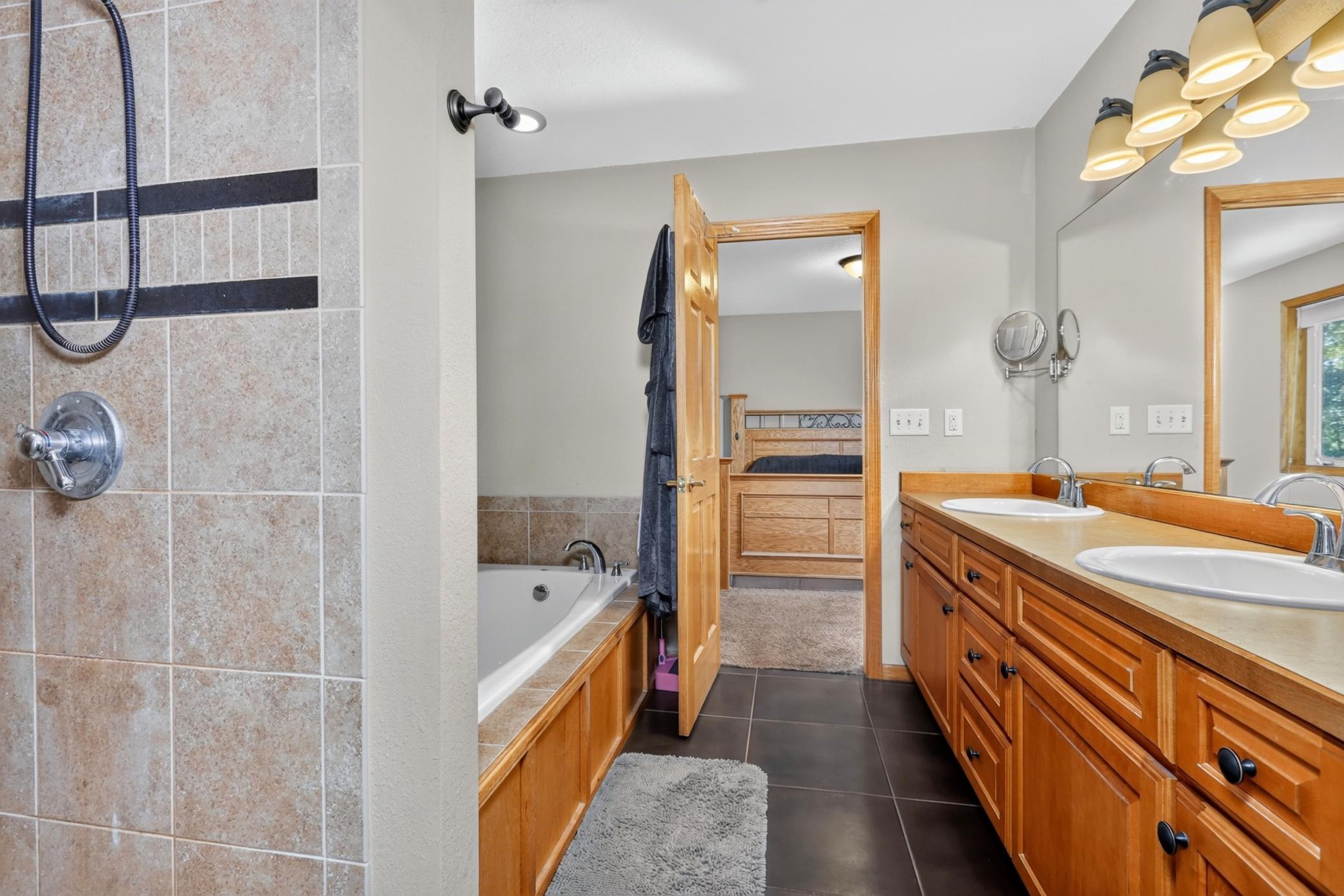 2009 single family home for sale at 112 Bay Road in Coleraine, MN — 4 bed, 4 bath (photo 34 of 47)